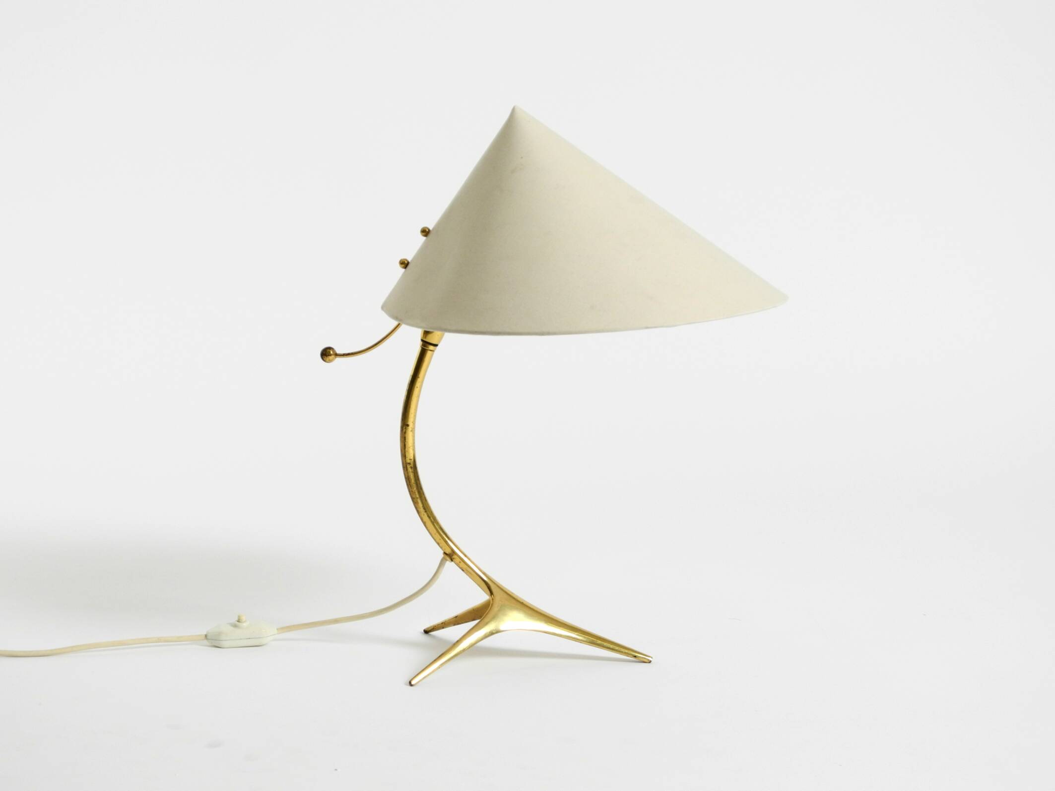 Large mid-century modern brass crow's foot table lamp by Kalmar Austria