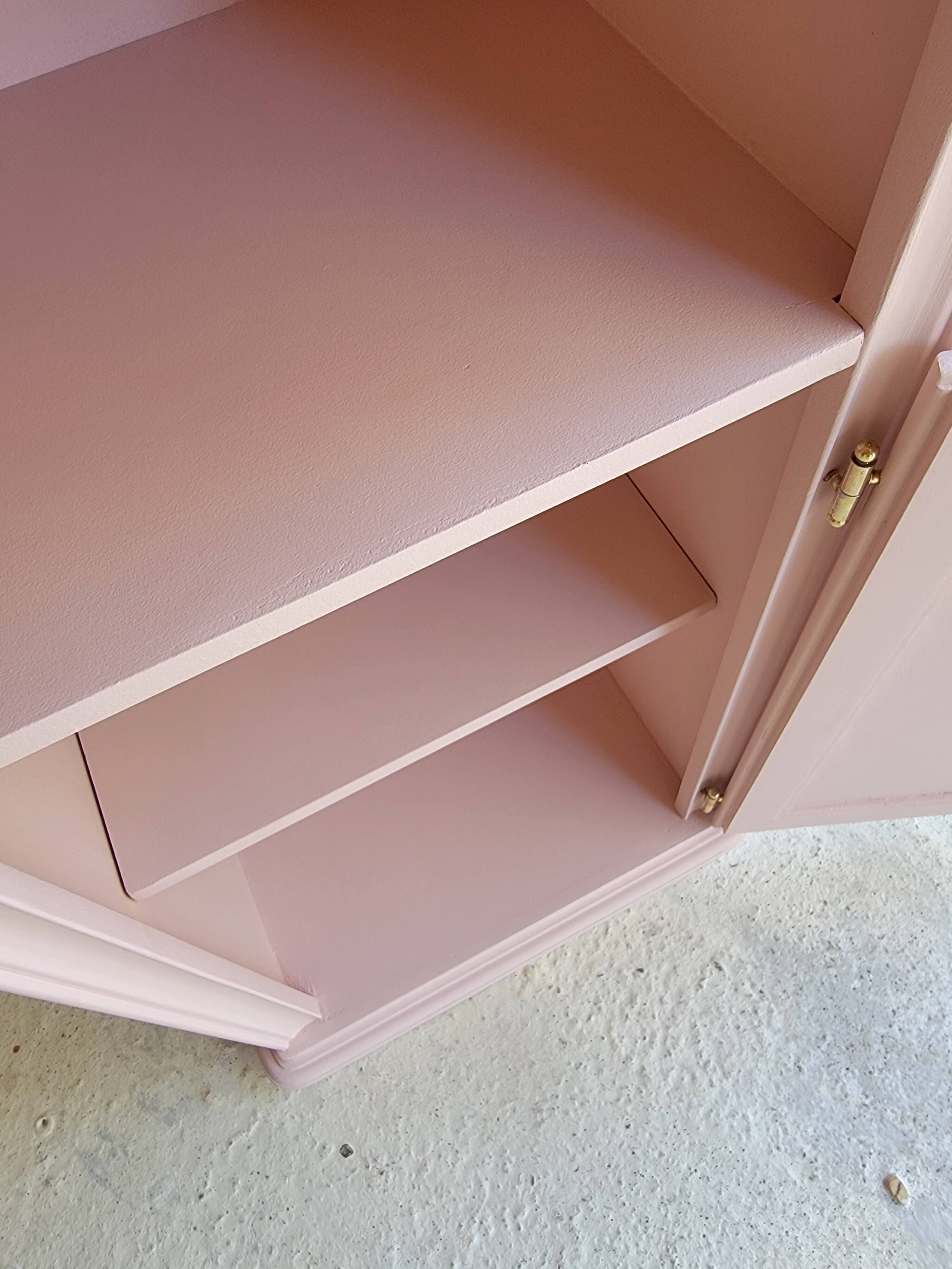 Table de chevet ancienne rénovée en rose