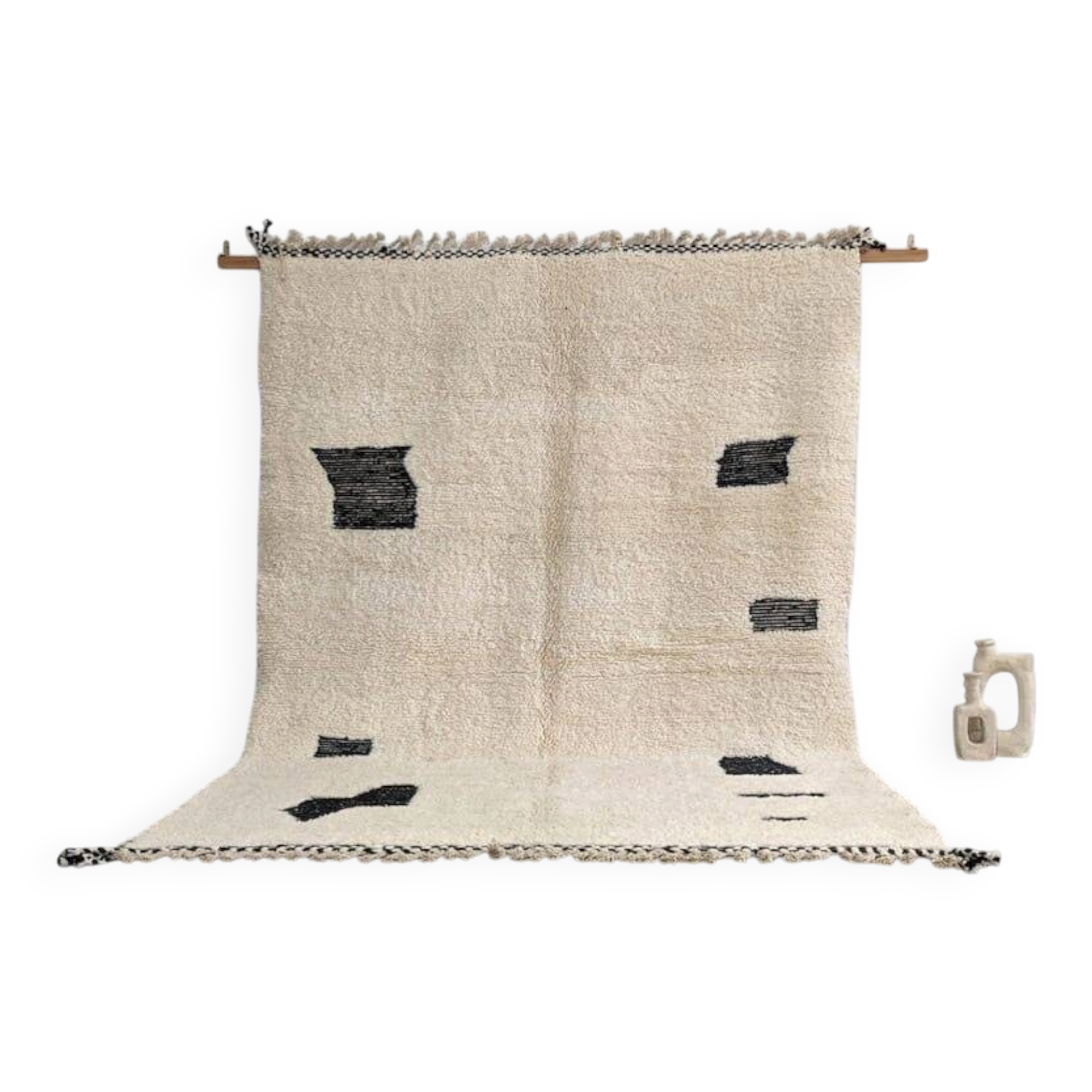 Beni Ourain carpet from the Atlas, made with traditional artisanal craftsmanship.