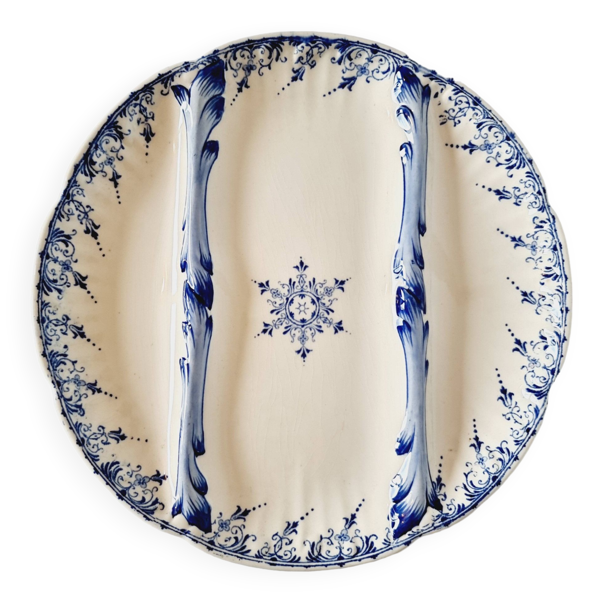 Special plate in iron earth from Sarraguemines Rouen model blue and white reliefs