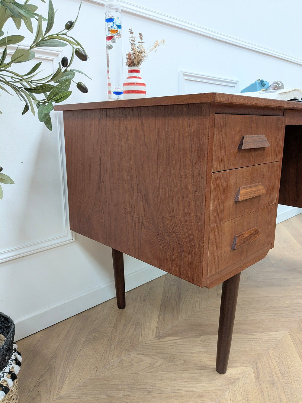 Scandinavian desk