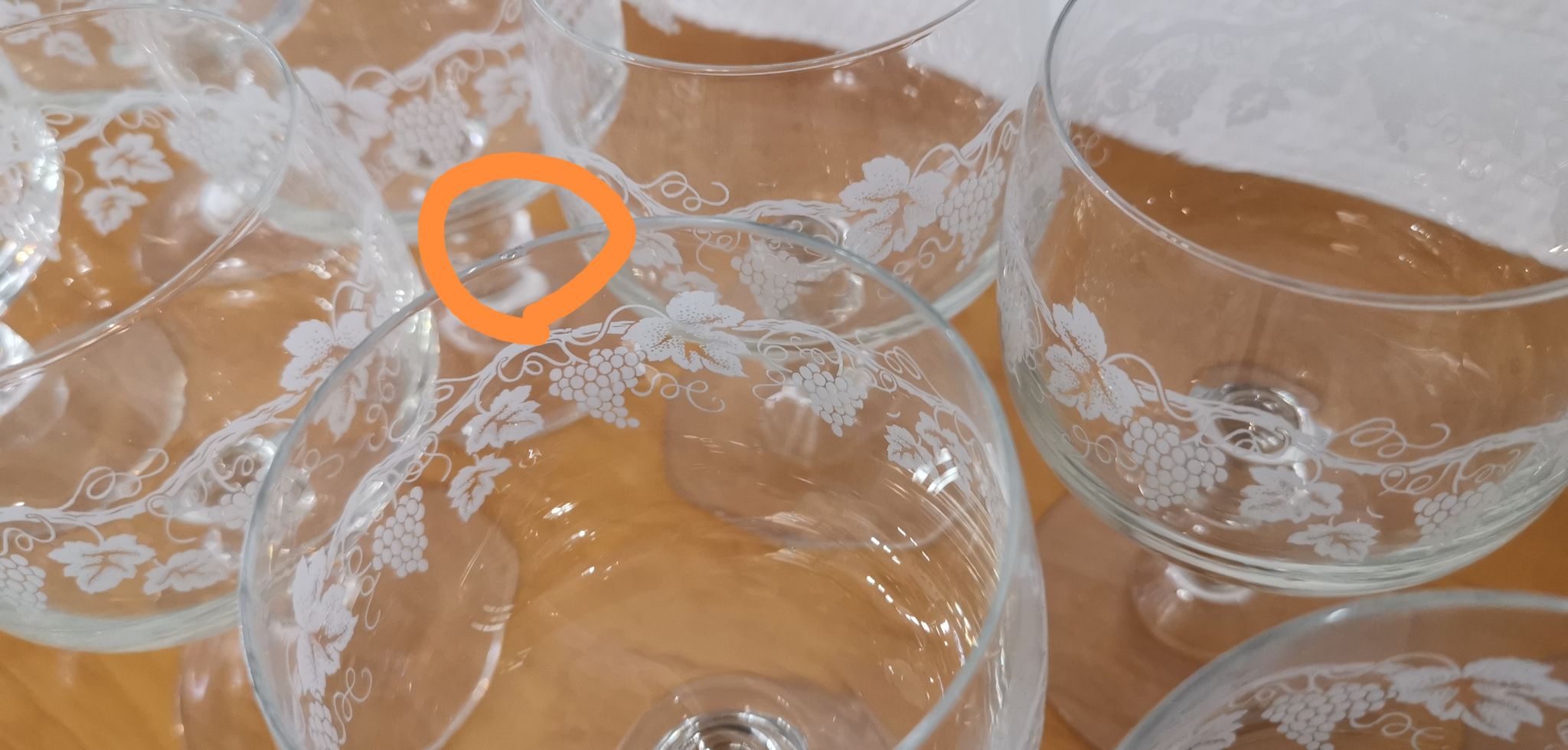 Set of 9 red wine glasses on feet, grape decoration and Luminarc vine shoot