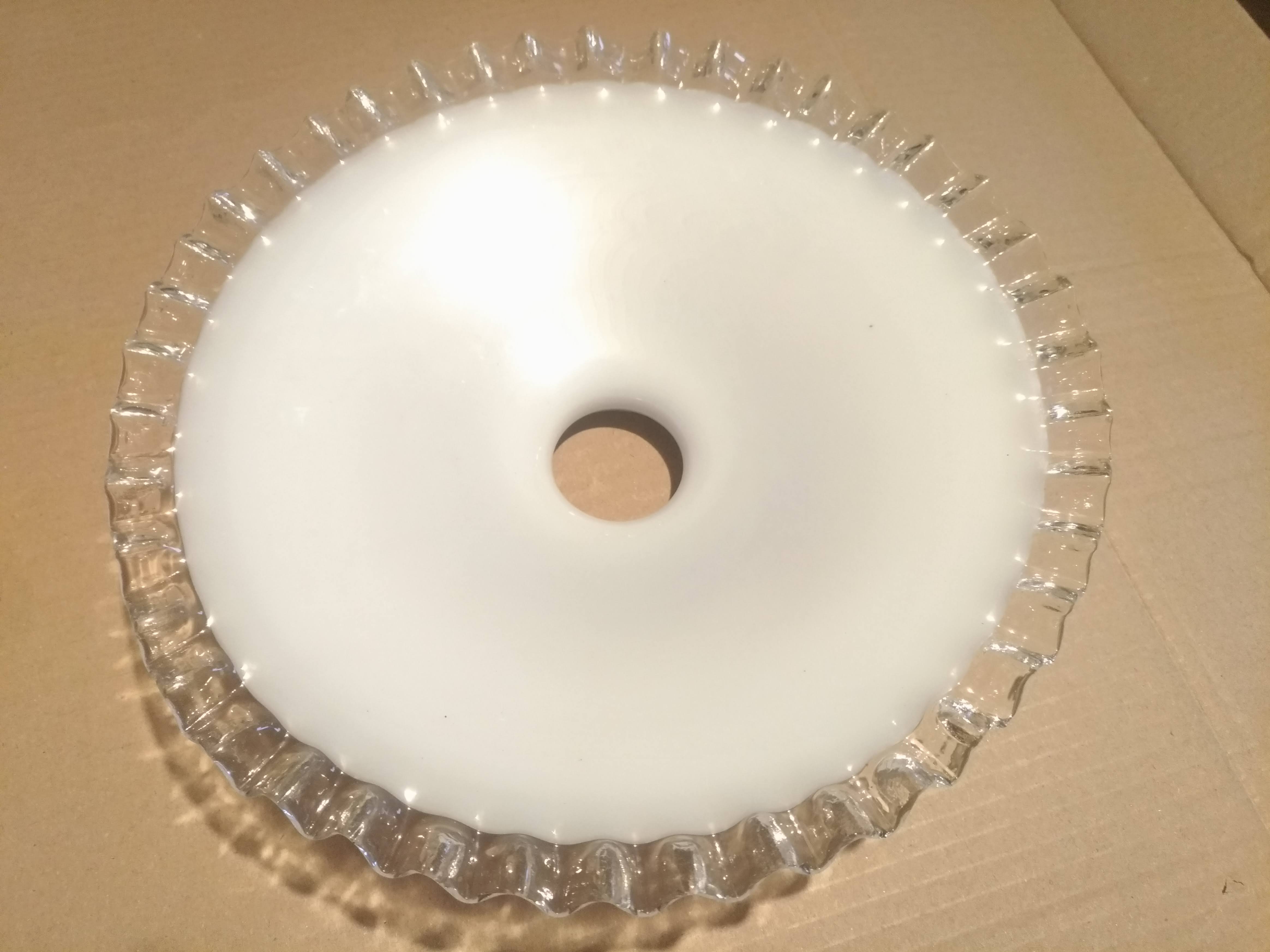 Serrated opaline lampshade cup