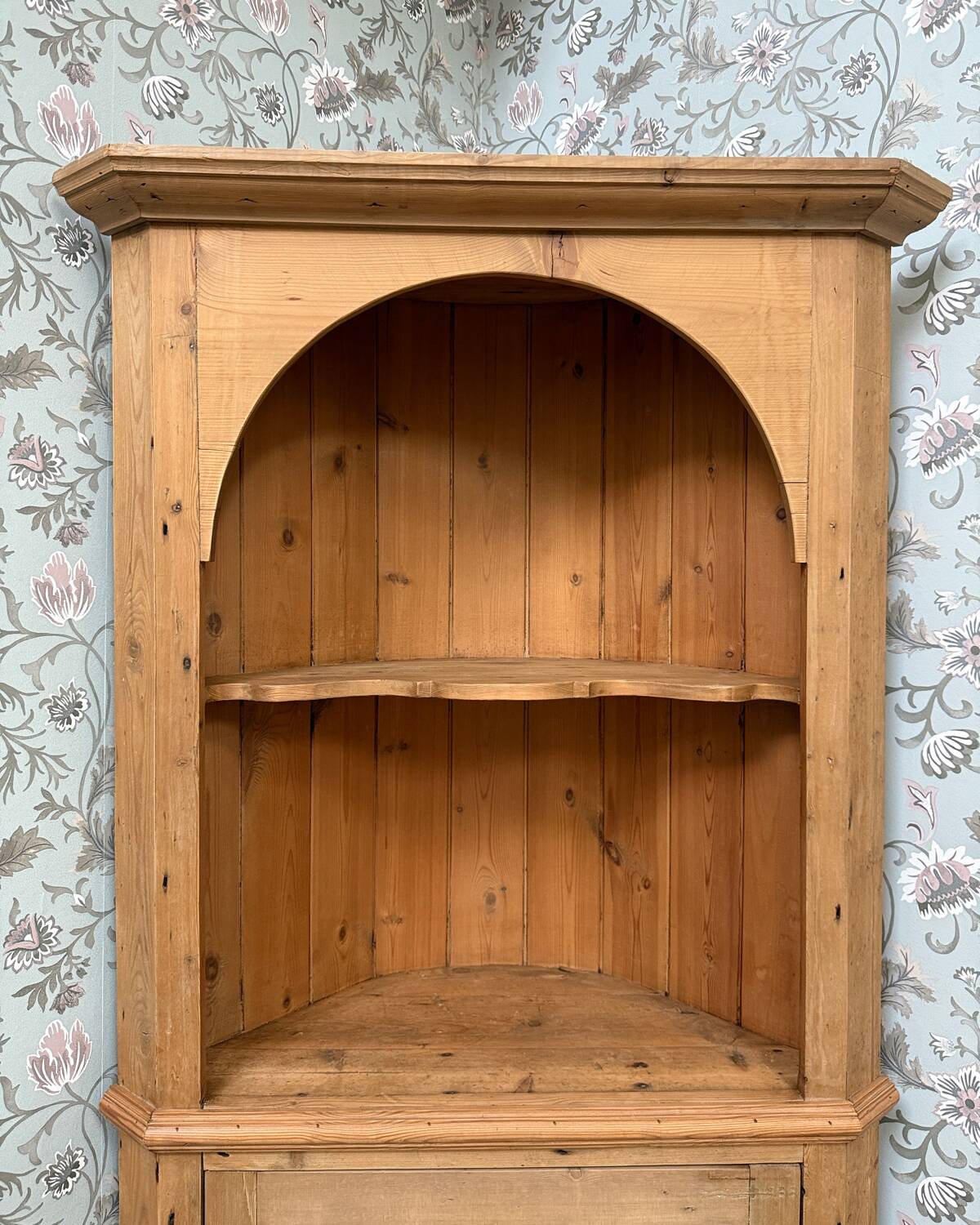 Vintage corner cupboard (renovated)