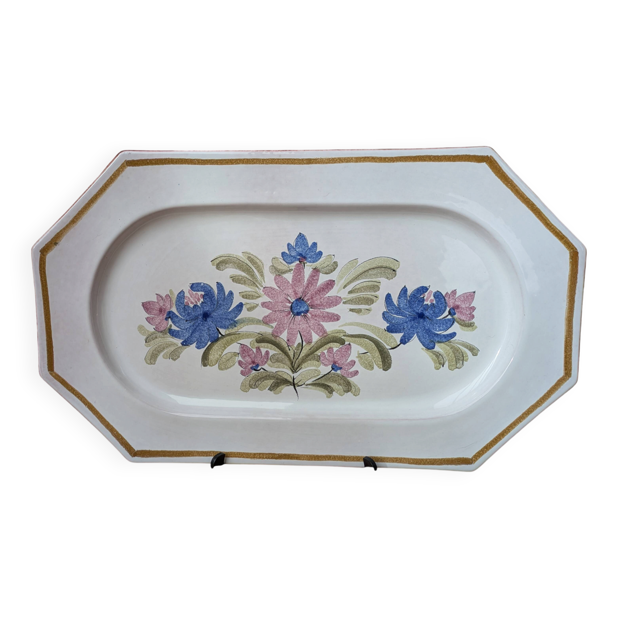 Rectangular earthenware dish with a glazed finish, decorated with a bouquet of flowers.