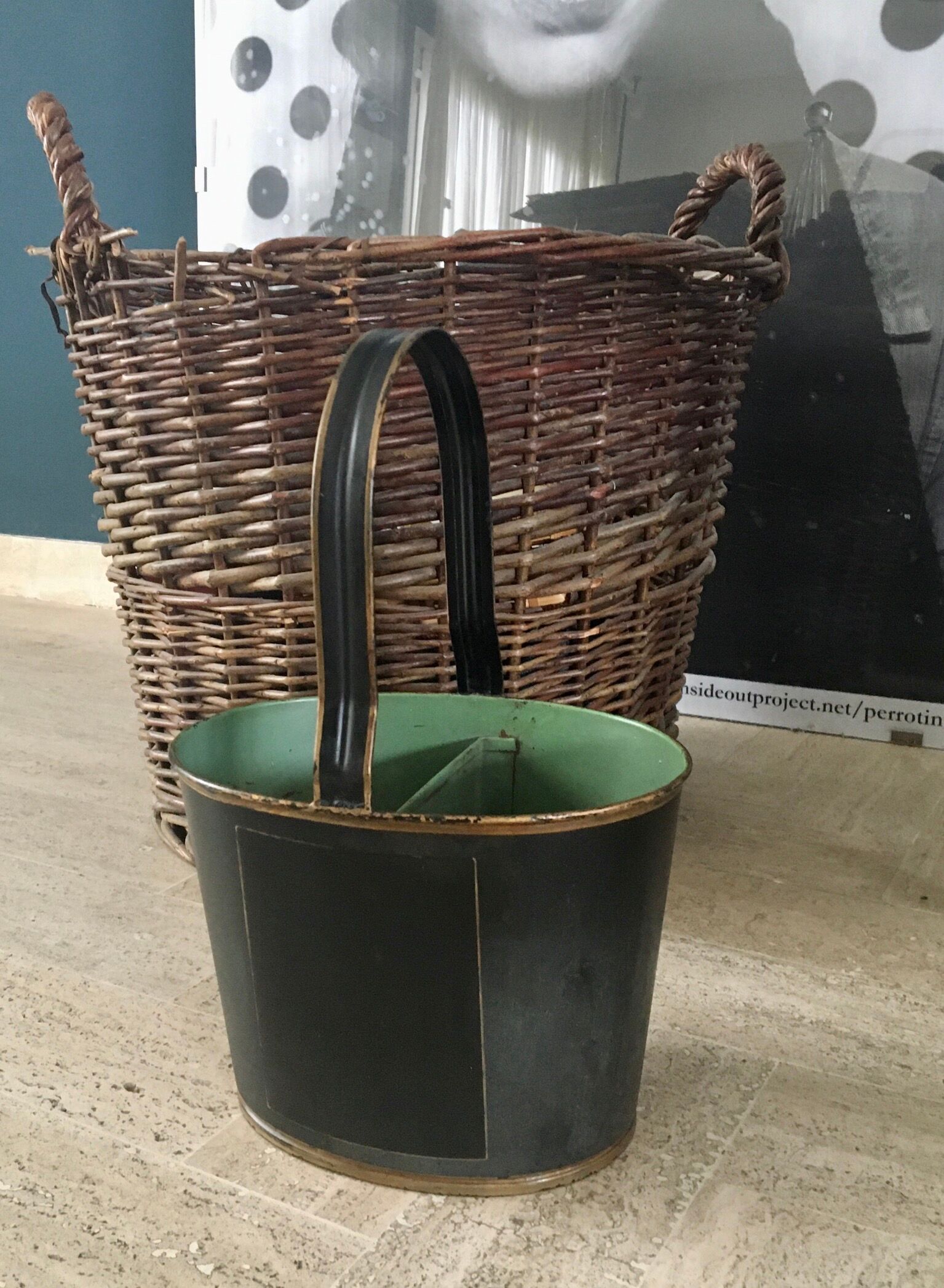 Painted sheet metal compartment basket