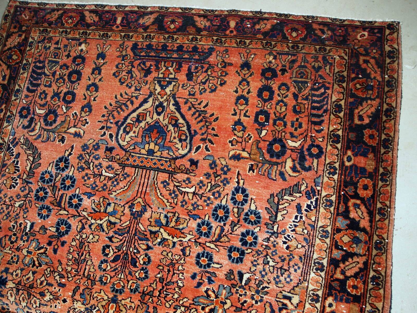 Handmade antique Persian Sarouk rug 109cm x 164cm 1920s - 1B747