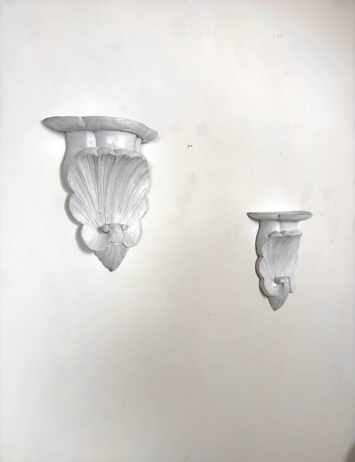 Wall shelf "Rocaille"