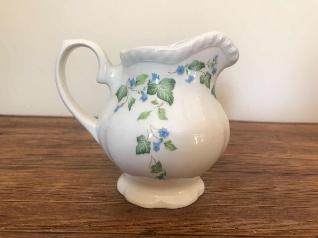 Johnson brothers vintage milk jug and sugar bowl lot