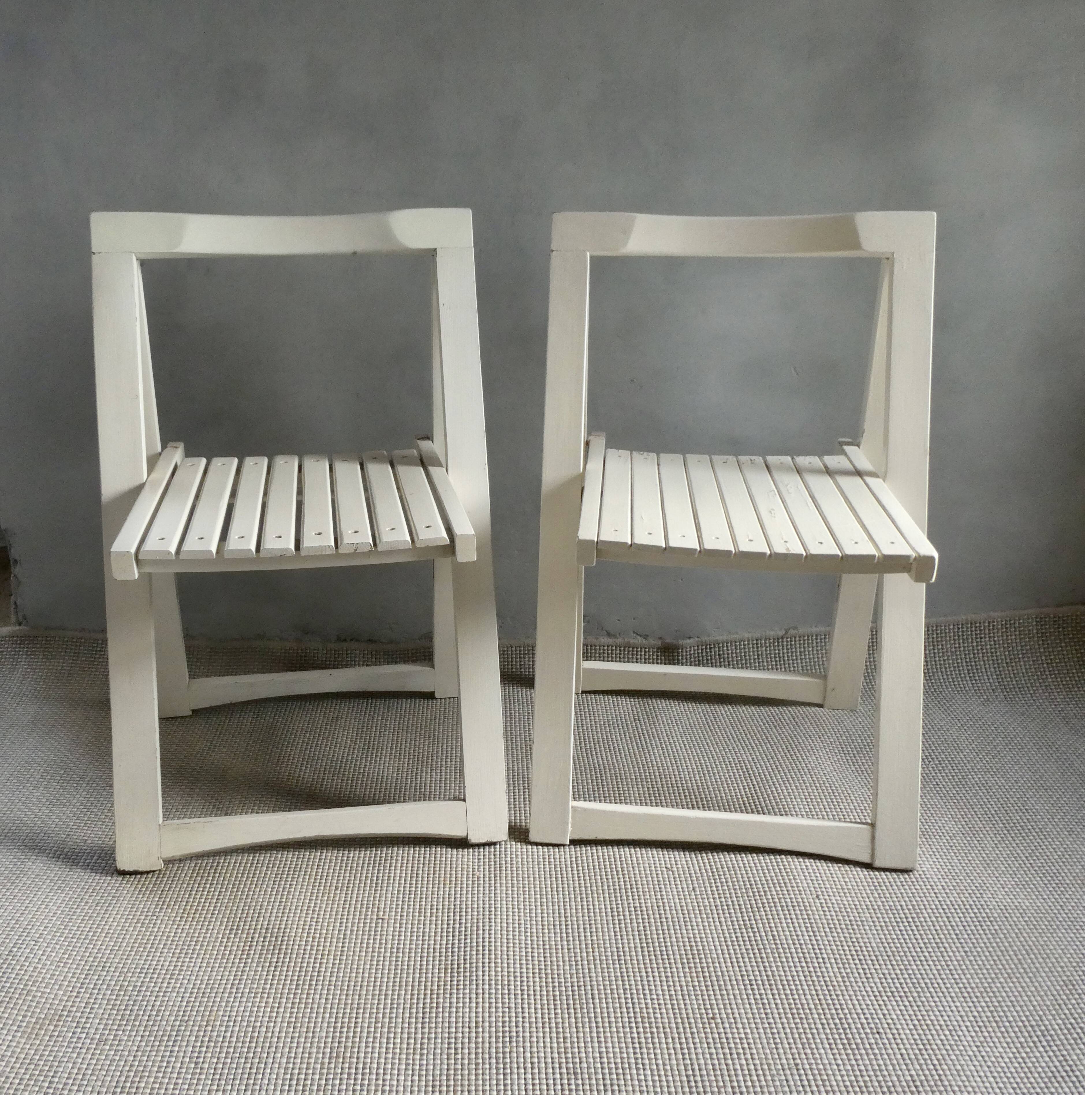 Pair of wooden folding chairs from the 60s