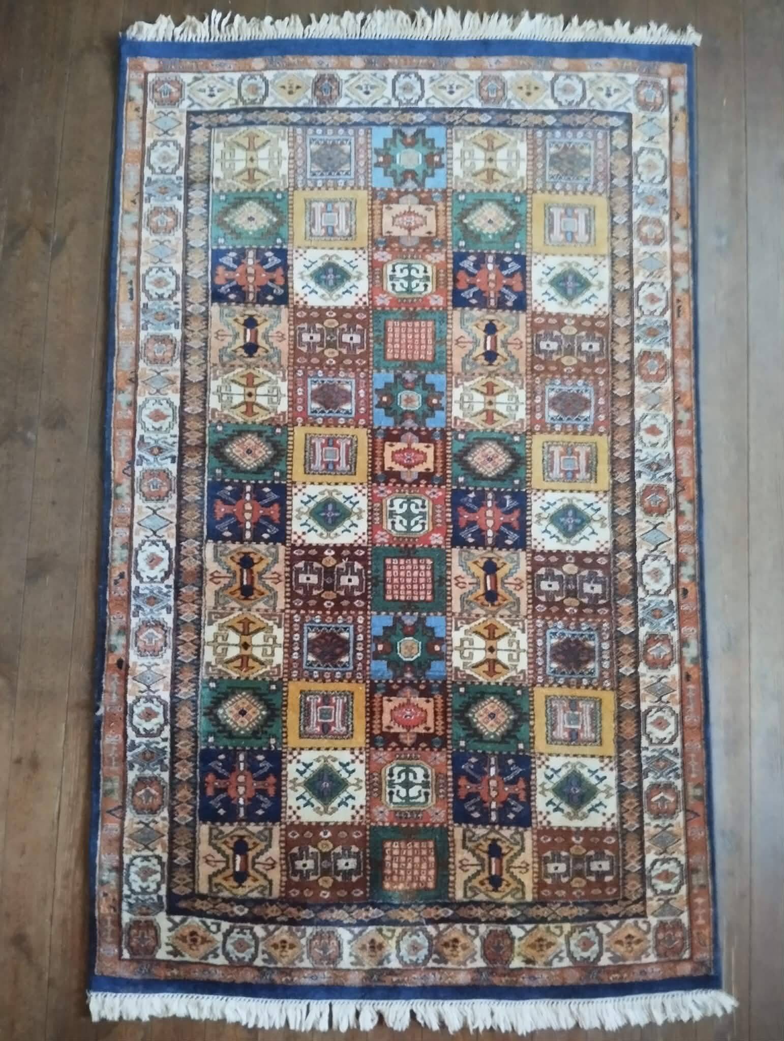 Handmade Indian rug 215x136cm