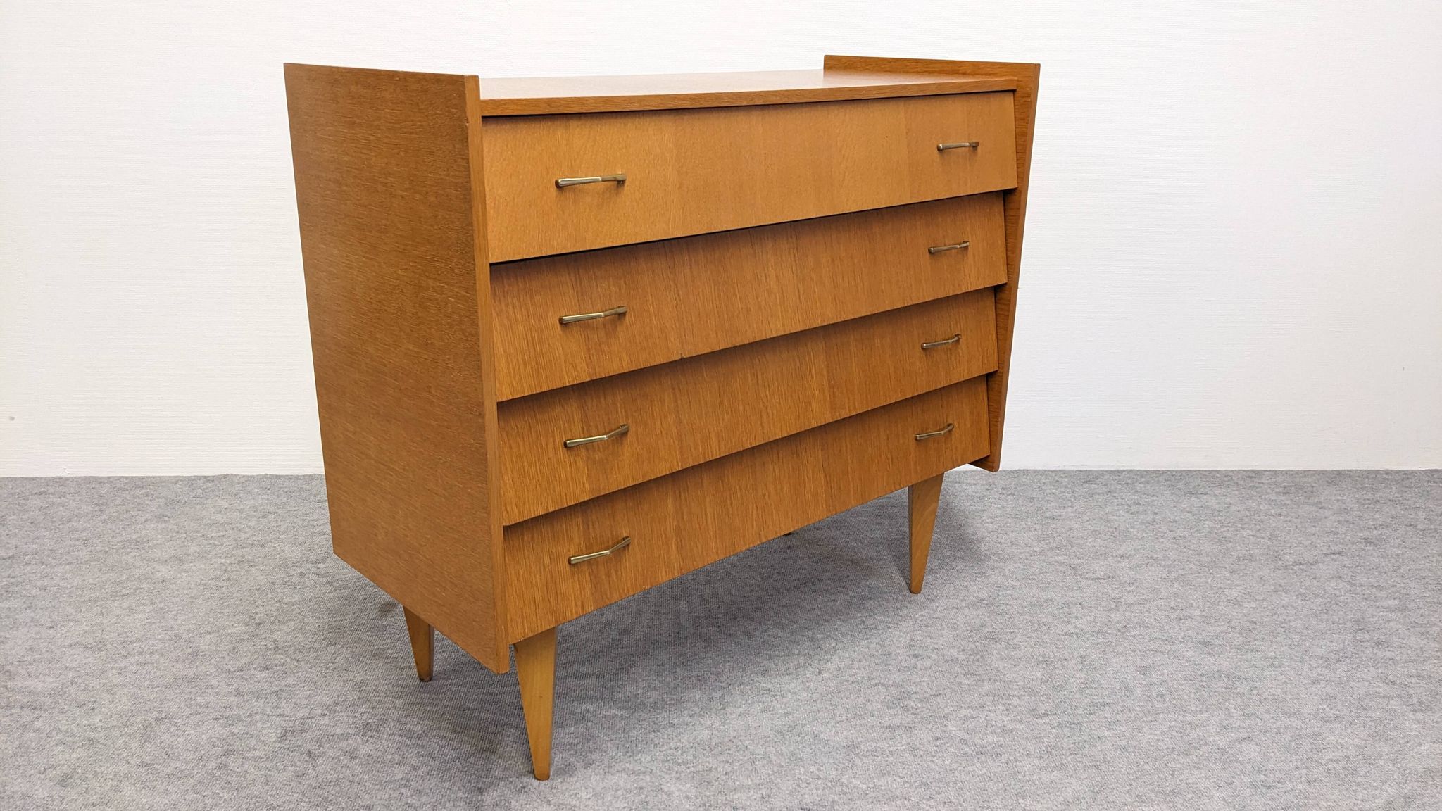 4-drawer chest of drawers in blond oak from the 50s/60s