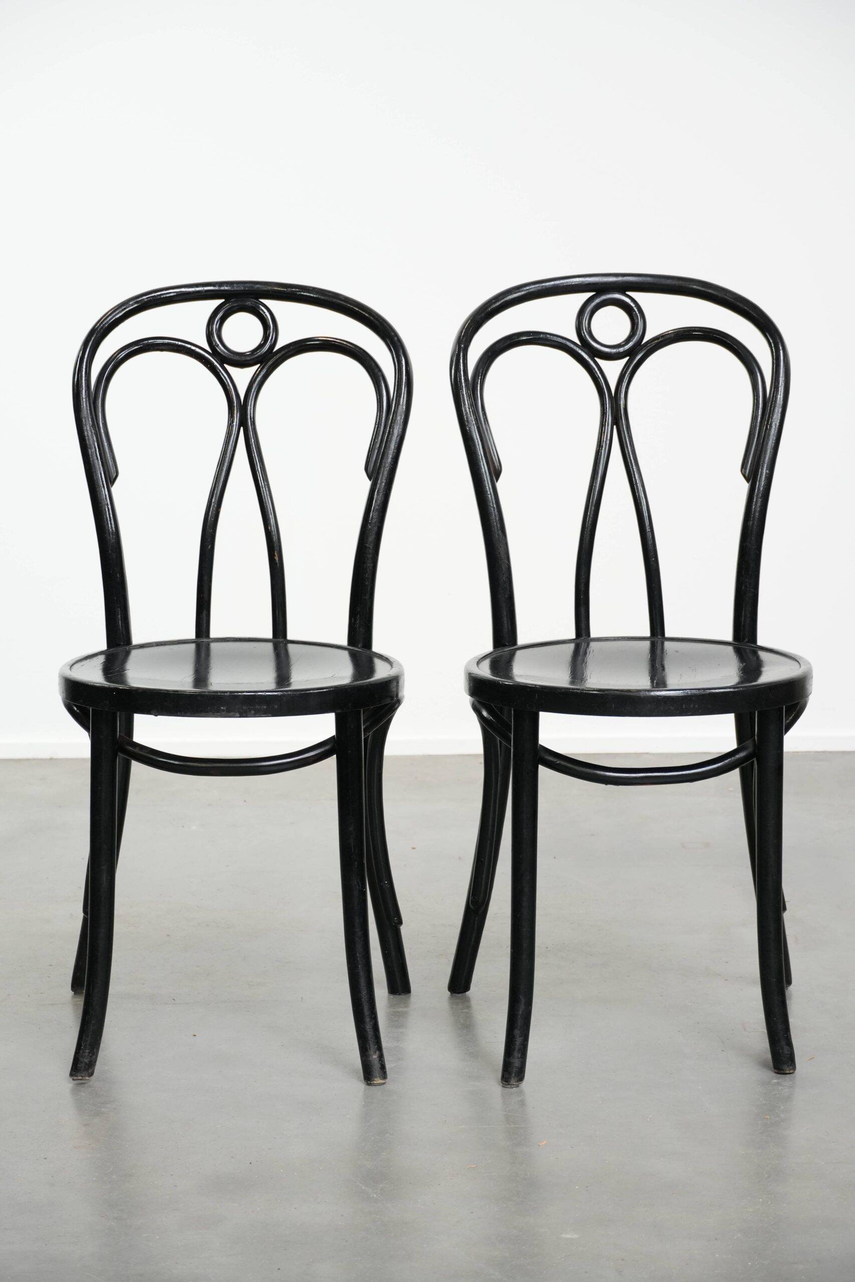 Set of 6 black vintage  bistro chairs with elegant design