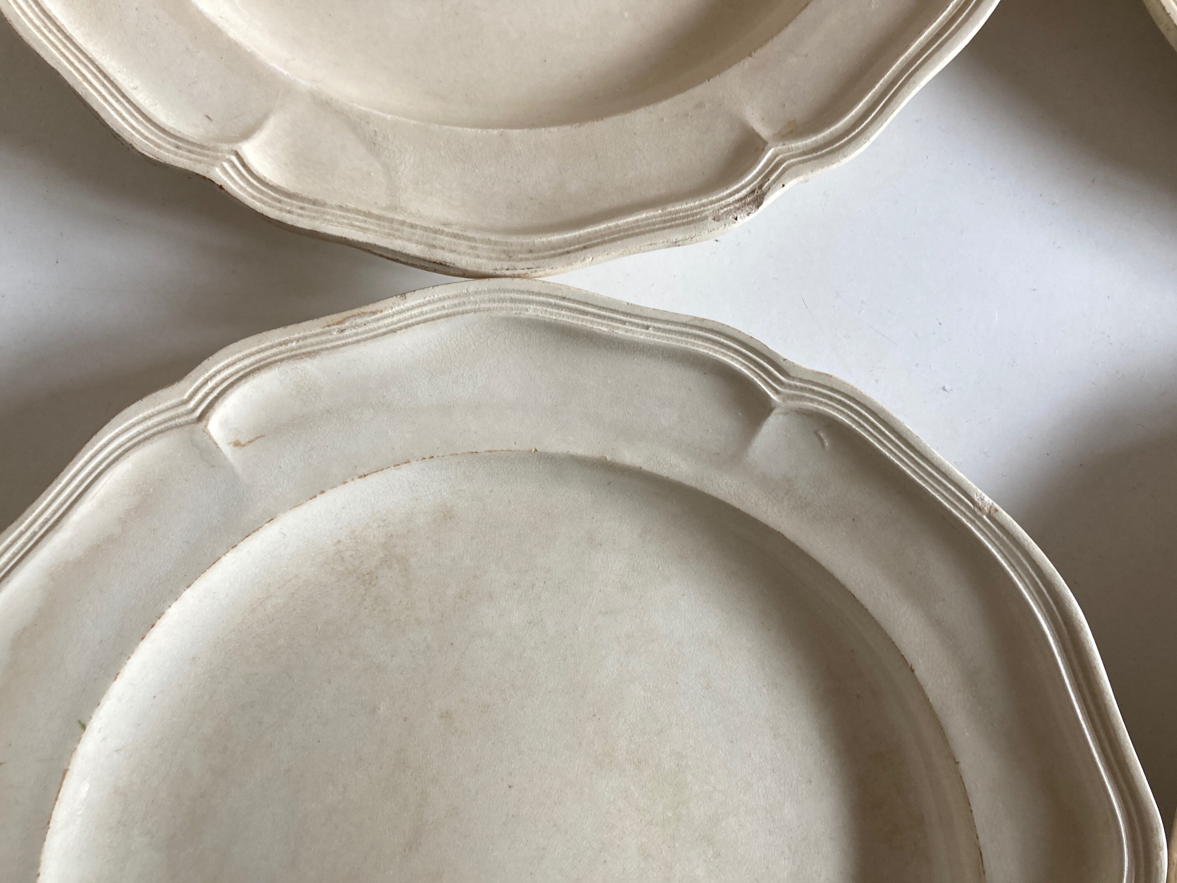 Set de 4 assiettes 18e à godrons en faience fine