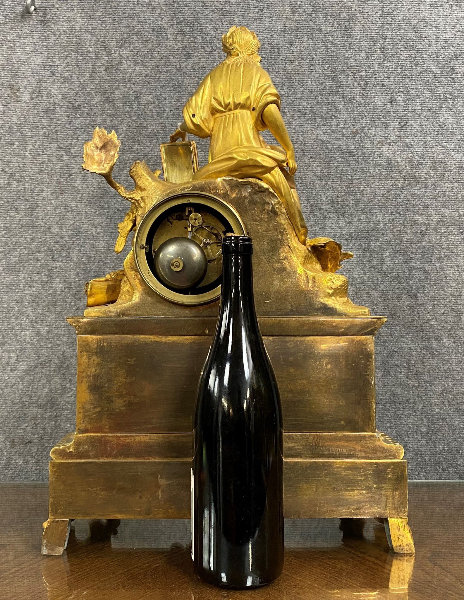 Pendule en bronze doré époque Empire vers 1820-1830