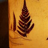 Lampe à poser vintage en bois massif et son abat-jour herbier