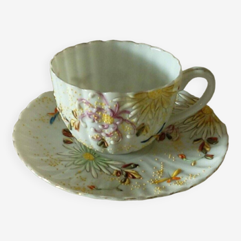 Coffee cup in fine porcelain with elmaille floral decoration