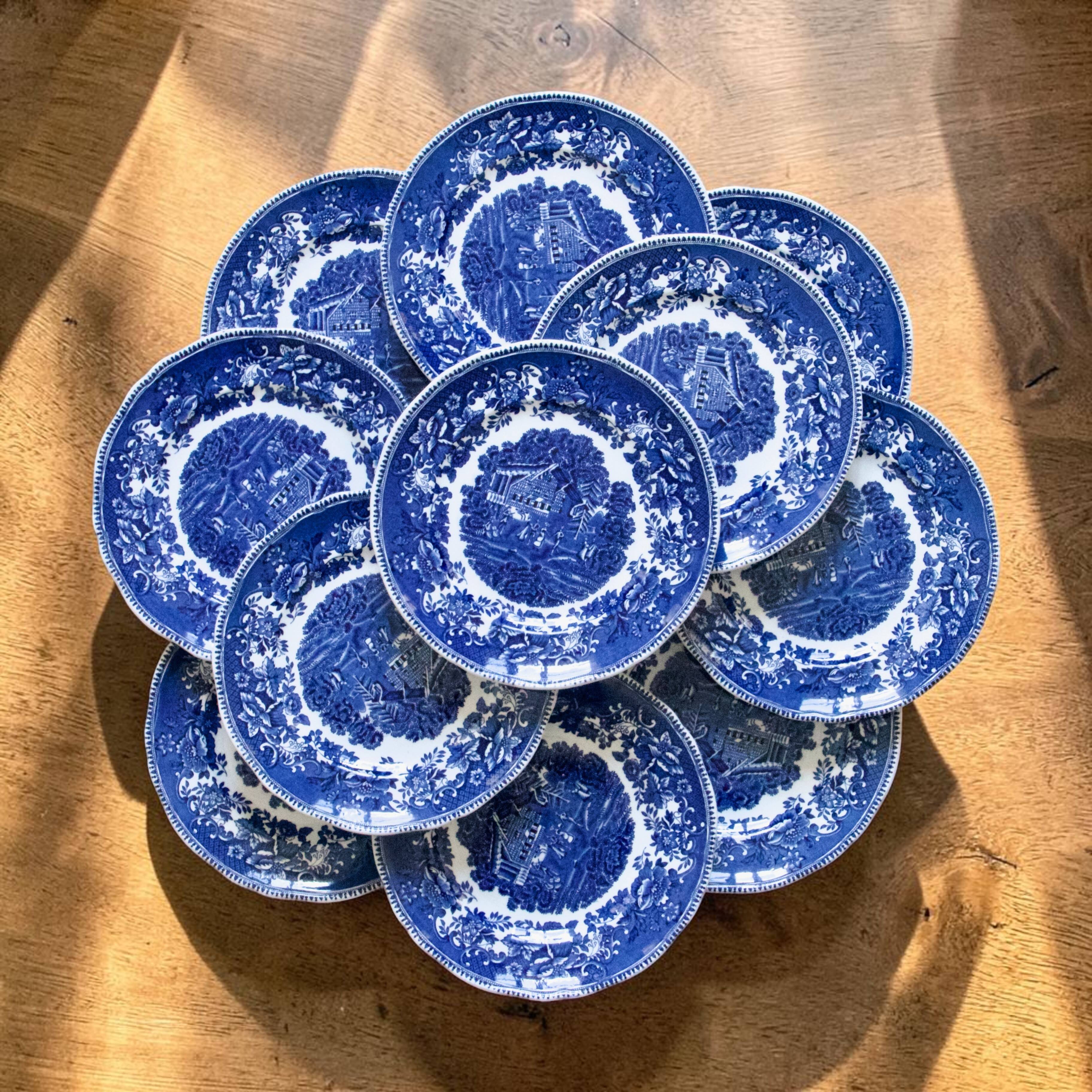 11 assiettes anglaises signées Enoch Wedgwood "Avon Cottage"