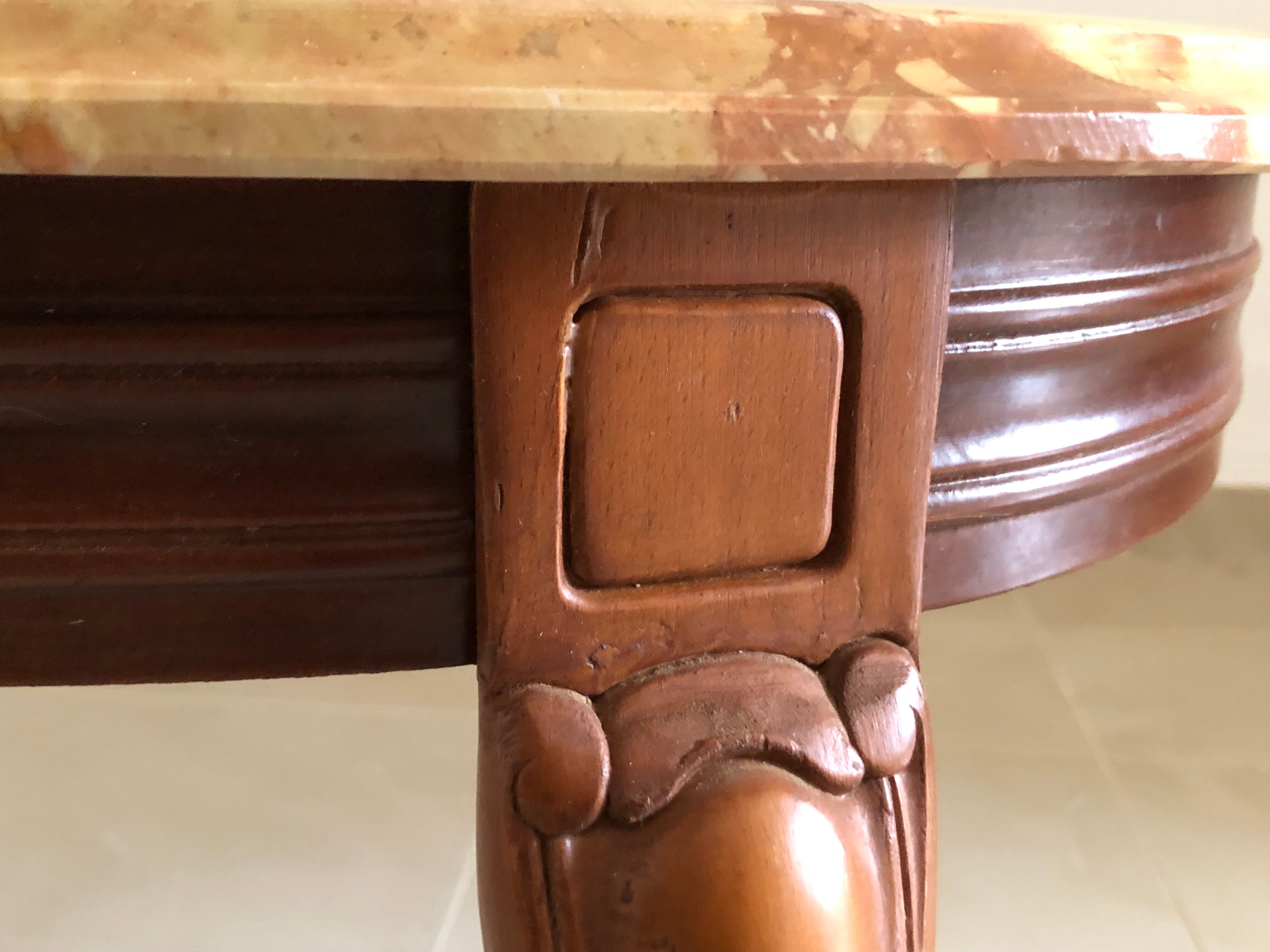 Table basse avec plateau en marbre