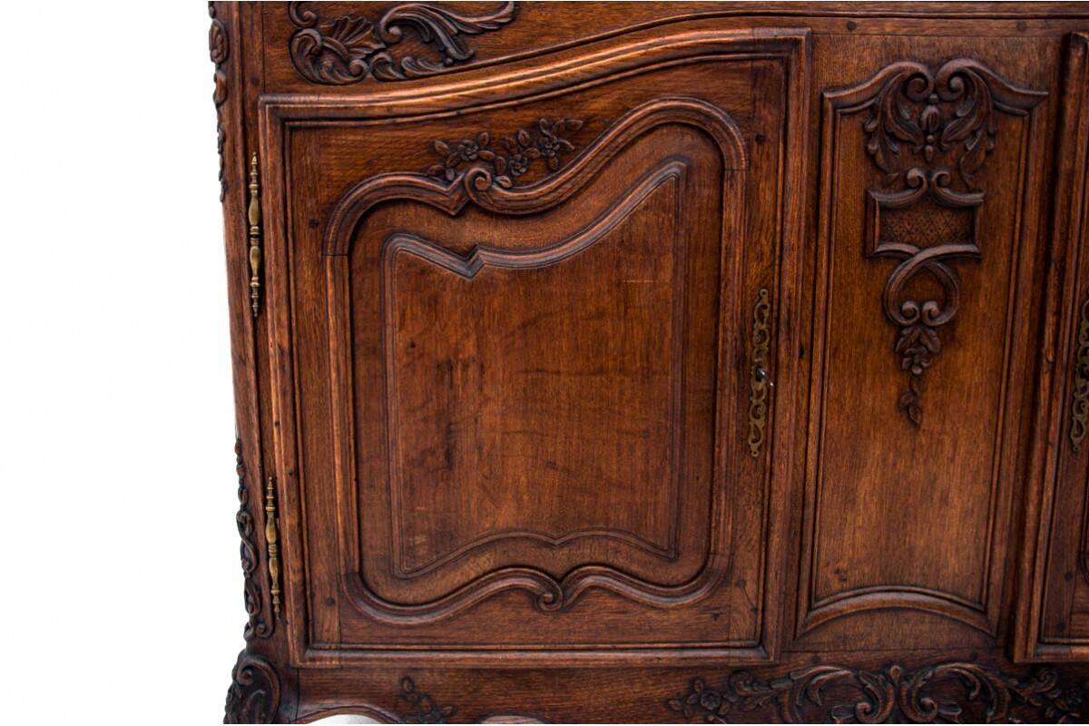 Commode ancienne sur pattes de lion, Europe occidentale, vers 1880. Après rénovation.