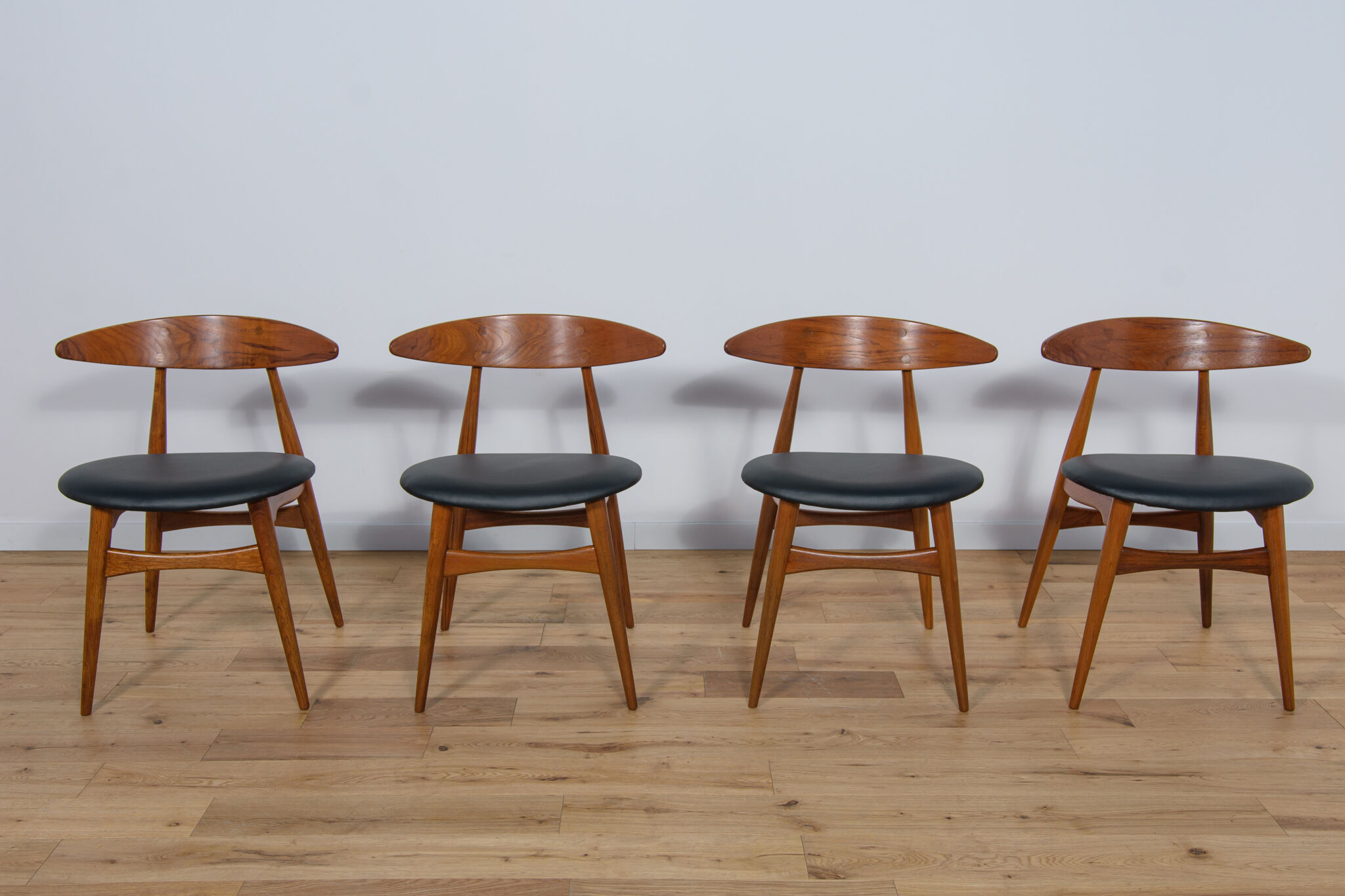 Mid century danish ch33 dining chairs by Hans J. Wegner for Carl Hansen & søn, set of 4