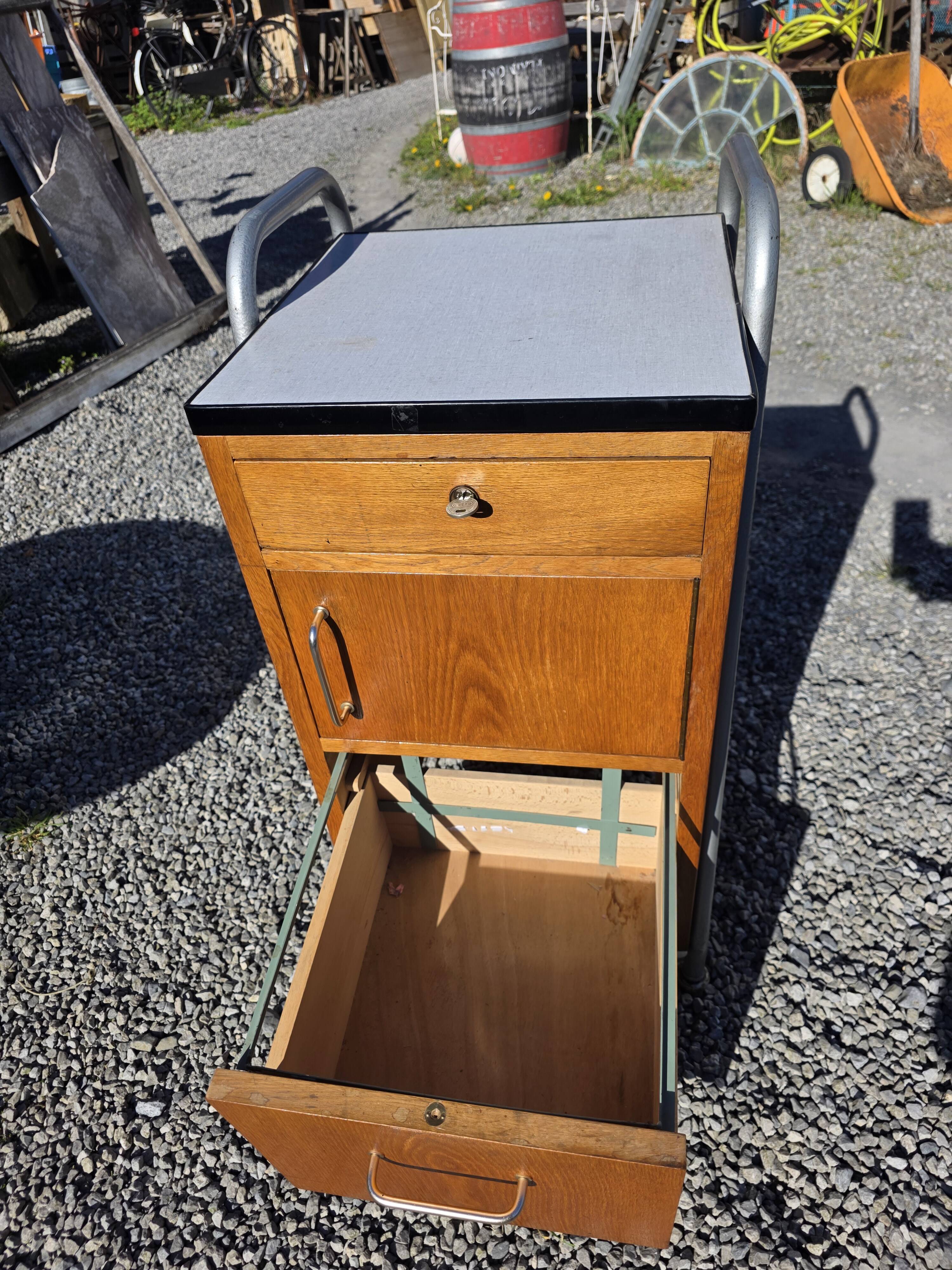 Meuble de bureau médical ETS Hordoir en chêne des années 60
