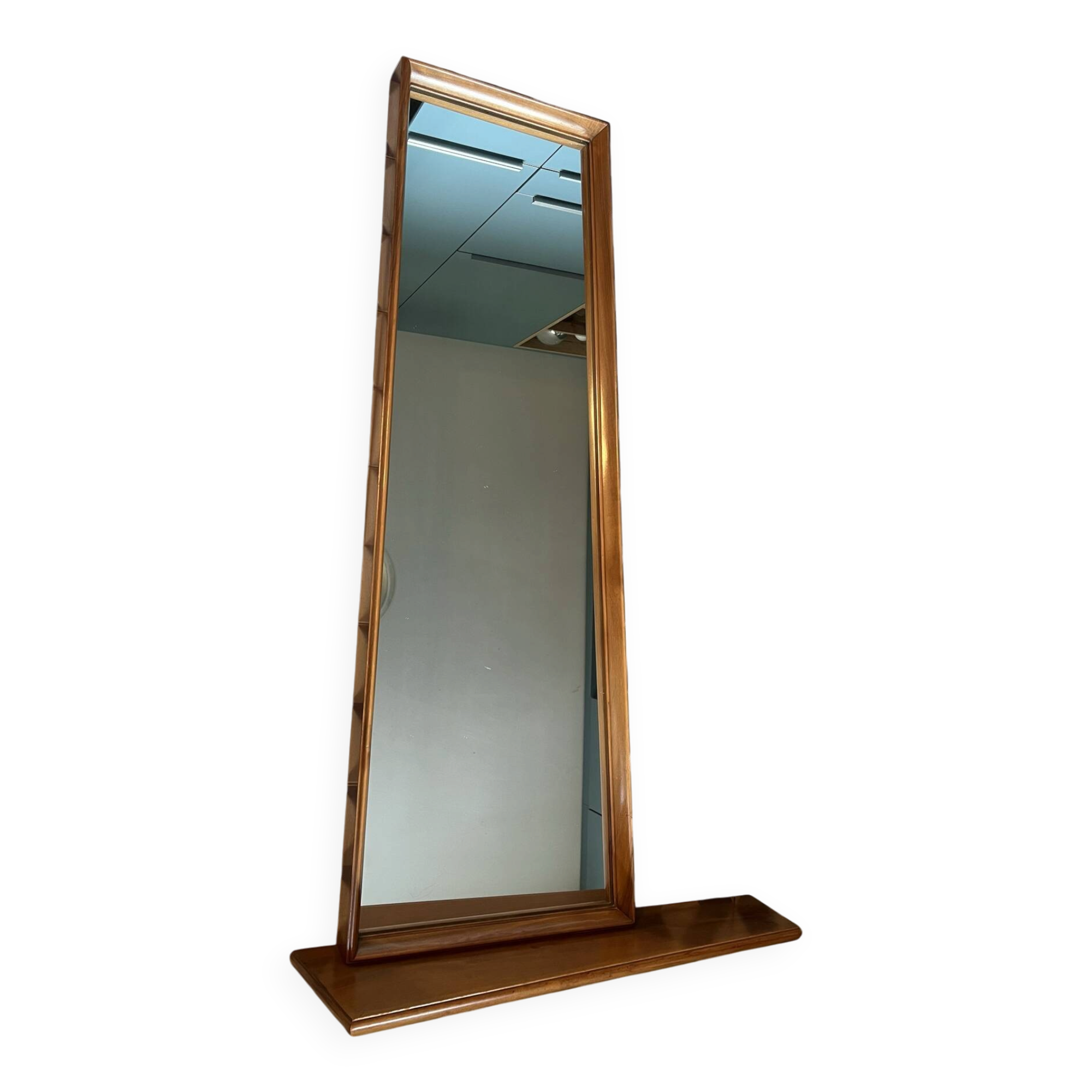 Miroir mural avec l’étagère