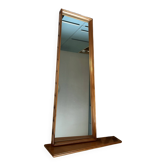 Miroir mural avec l’étagère