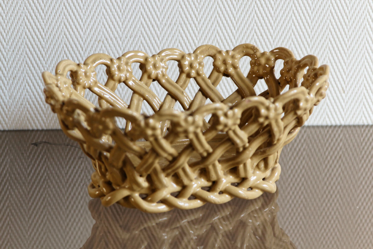 Old fruit cup, Langeais