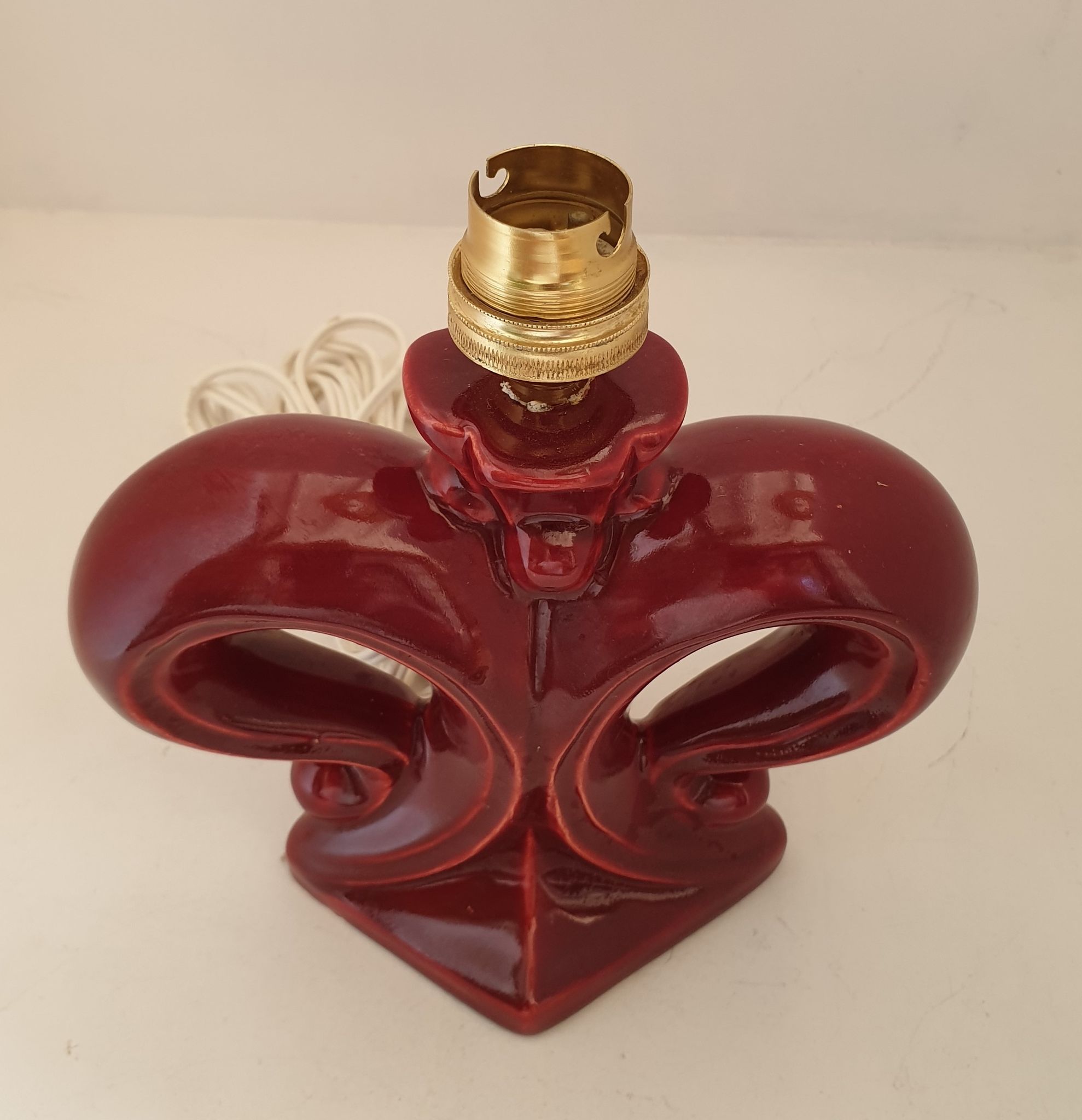 Pied de lampe art déco fleur de lys stylisée en céramique