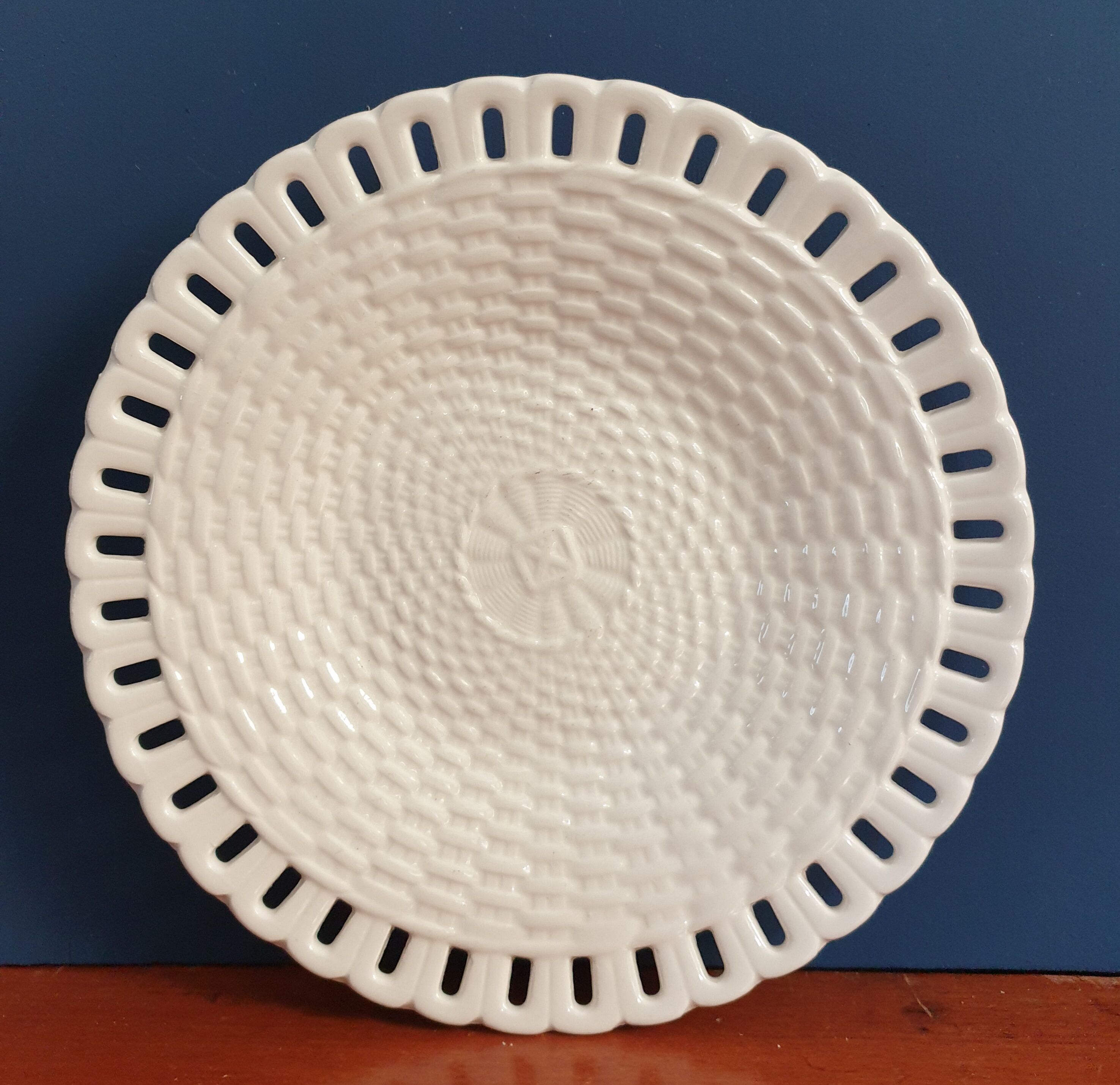 Suite of 5 openwork dessert plates
