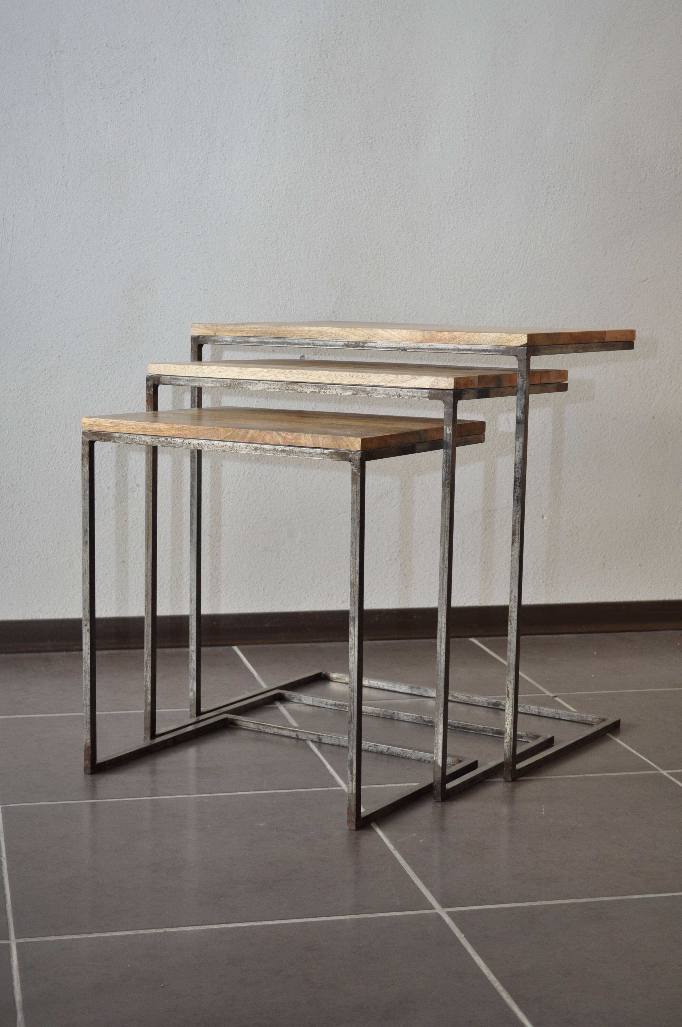 Lot of 3 pull out tables