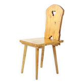Chaise de salle à manger de style folklorique en bois, Tchécoslovaquie, années 1970