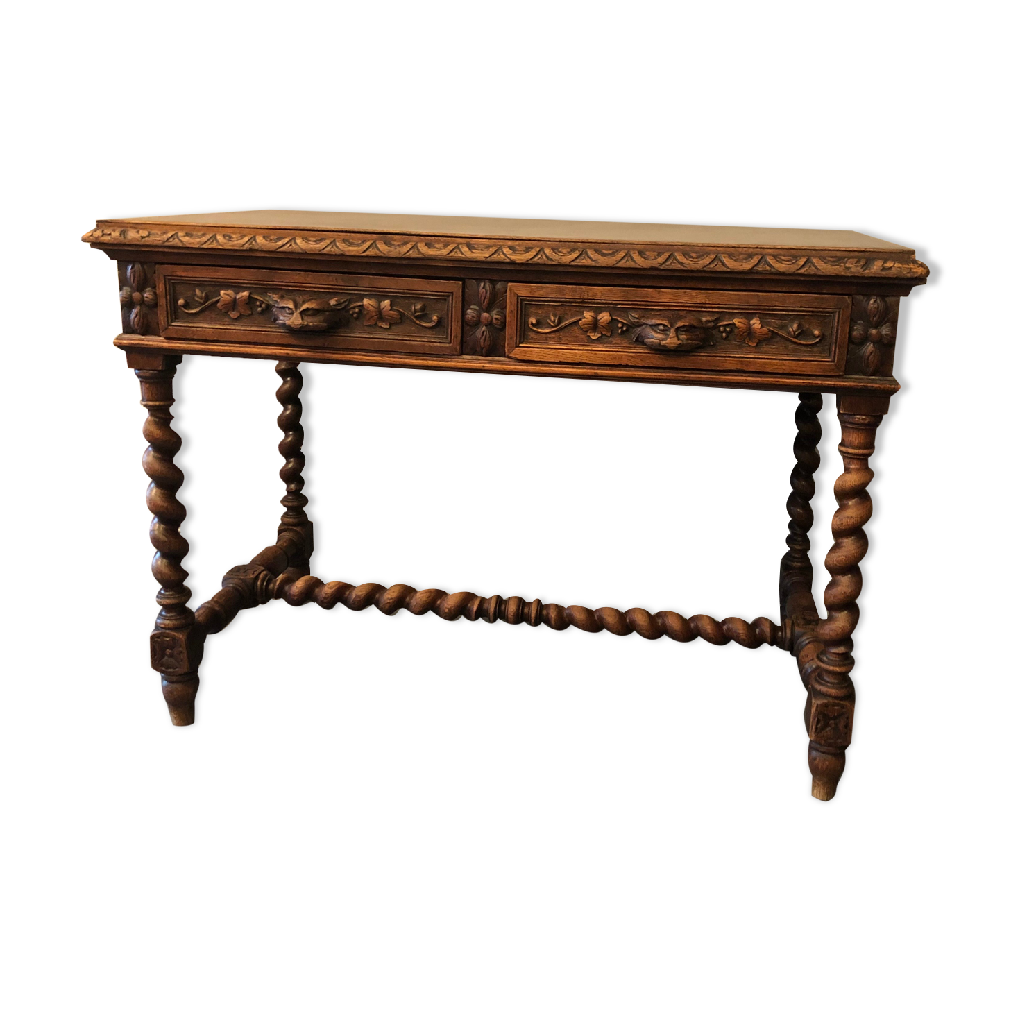 Bureau en bois sculpté