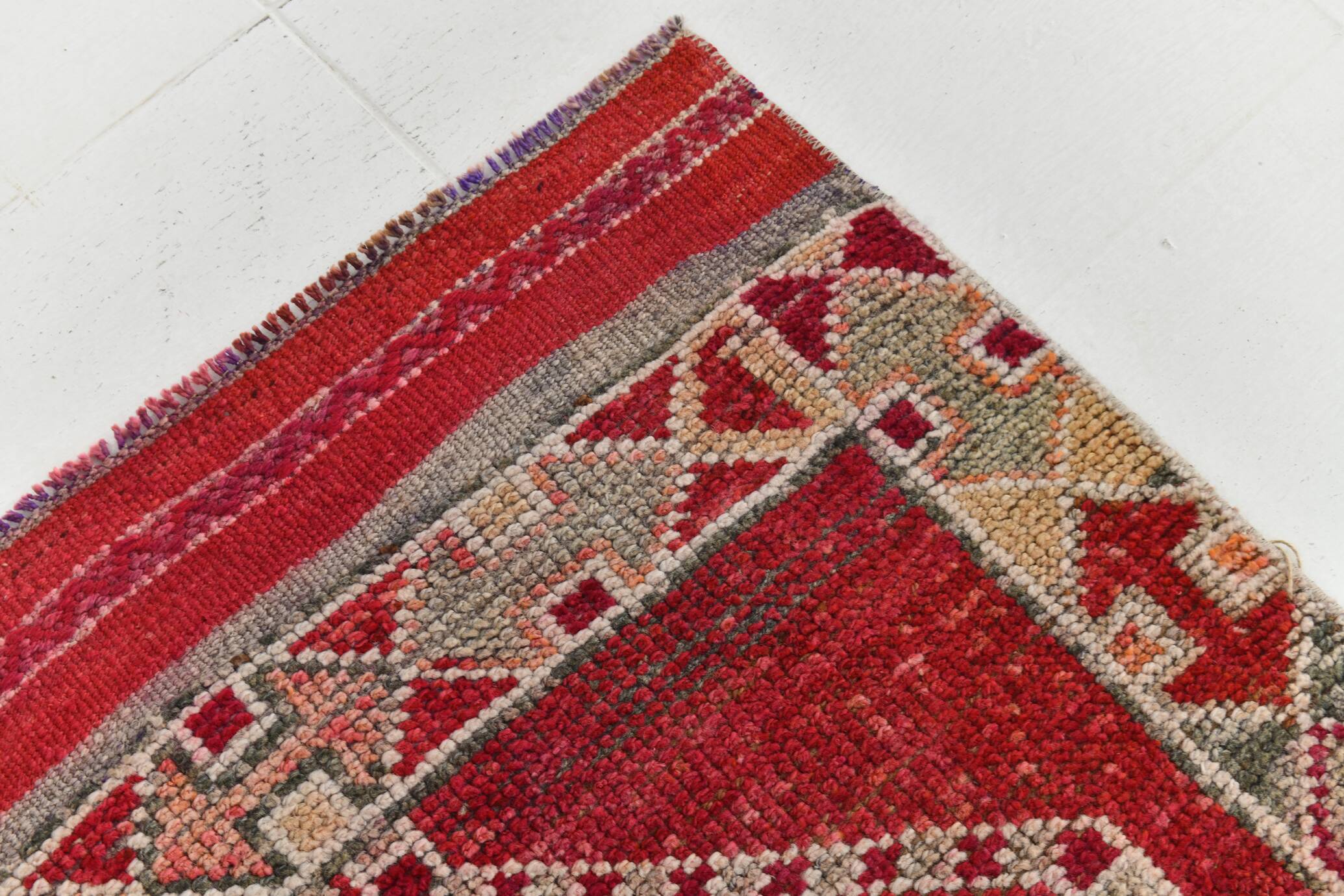 Tapis kilim ancien tons rouges et gris, motifs géométriques turcs,99x343 Cm