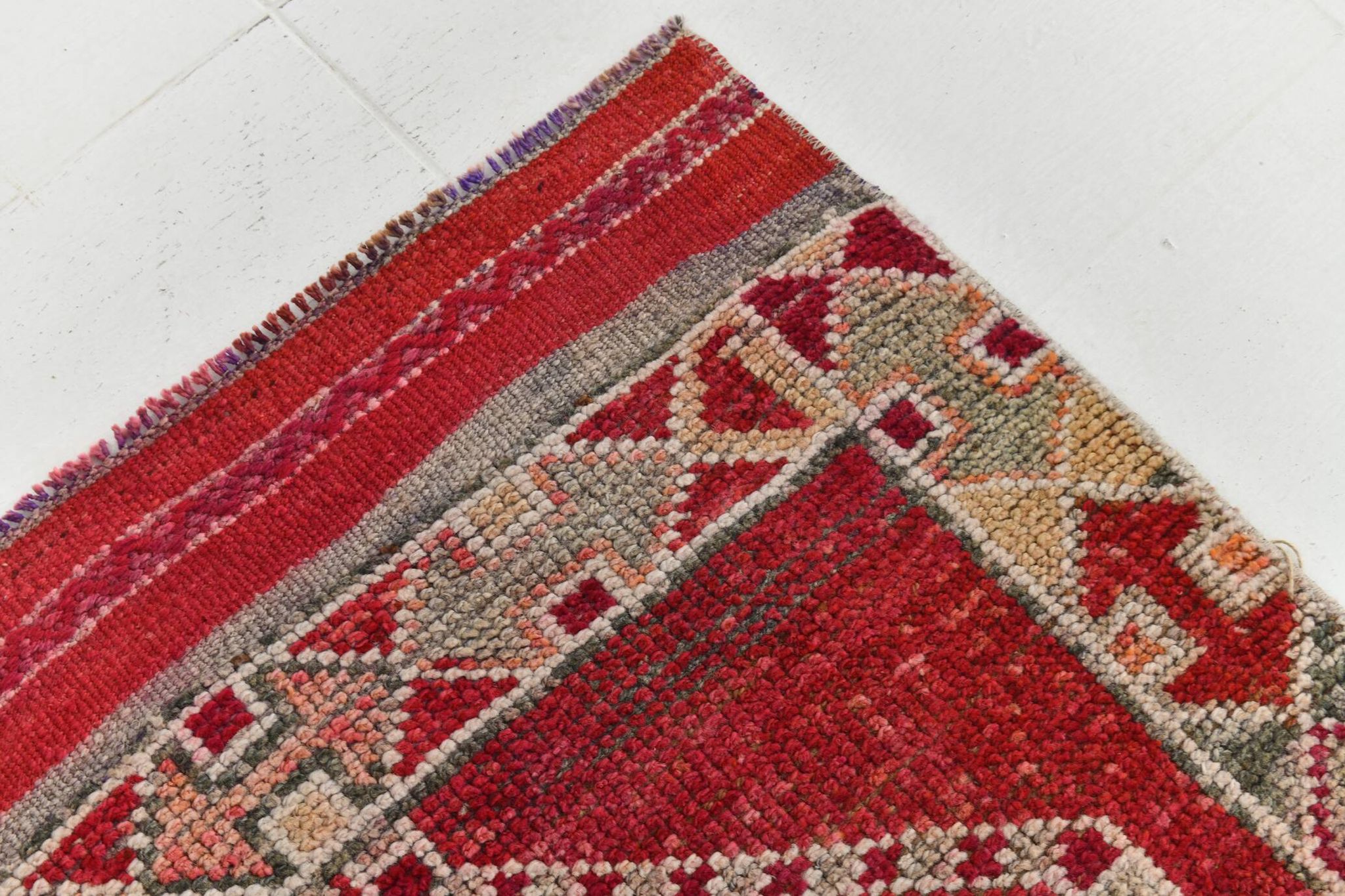Tapis kilim ancien tons rouges et gris, motifs géométriques turcs,99x343 Cm