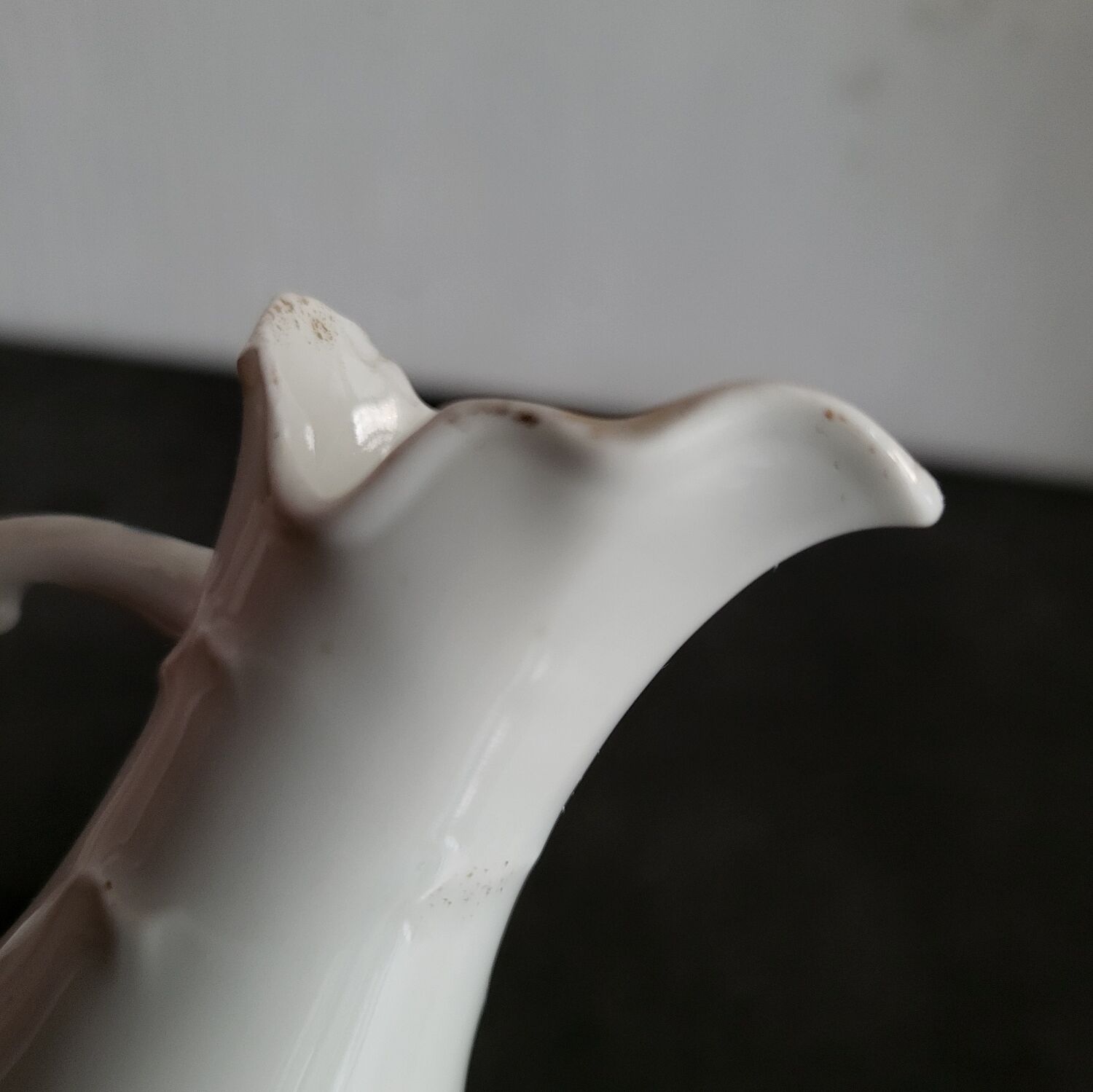 Verseuse à liqueur/vase vintage en porcelaine en excellent état