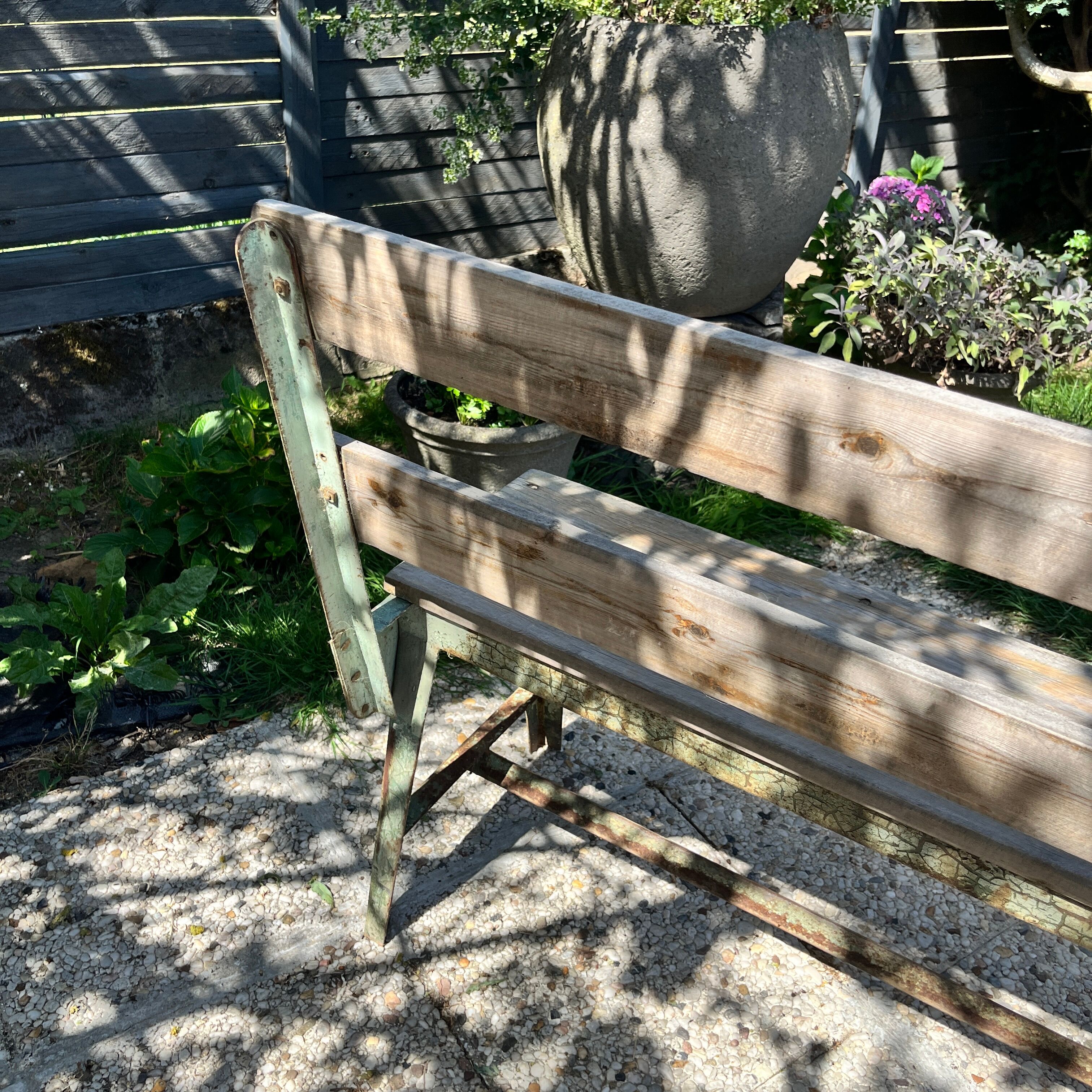 Garden bench in iron and wood and these 2 wooden stools