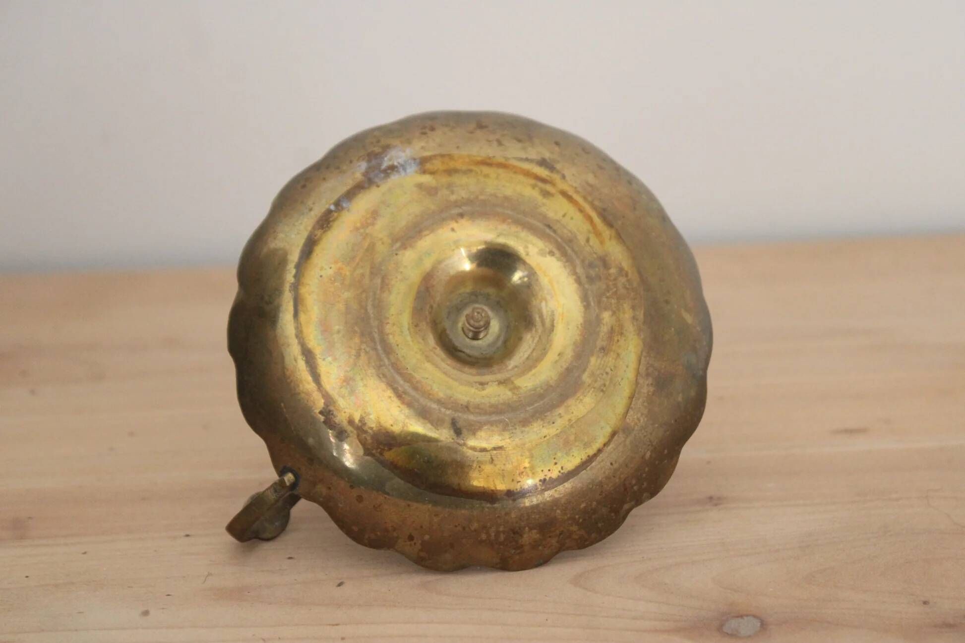 Antique hand candlestick in patinated brass – Vintage cellar rat