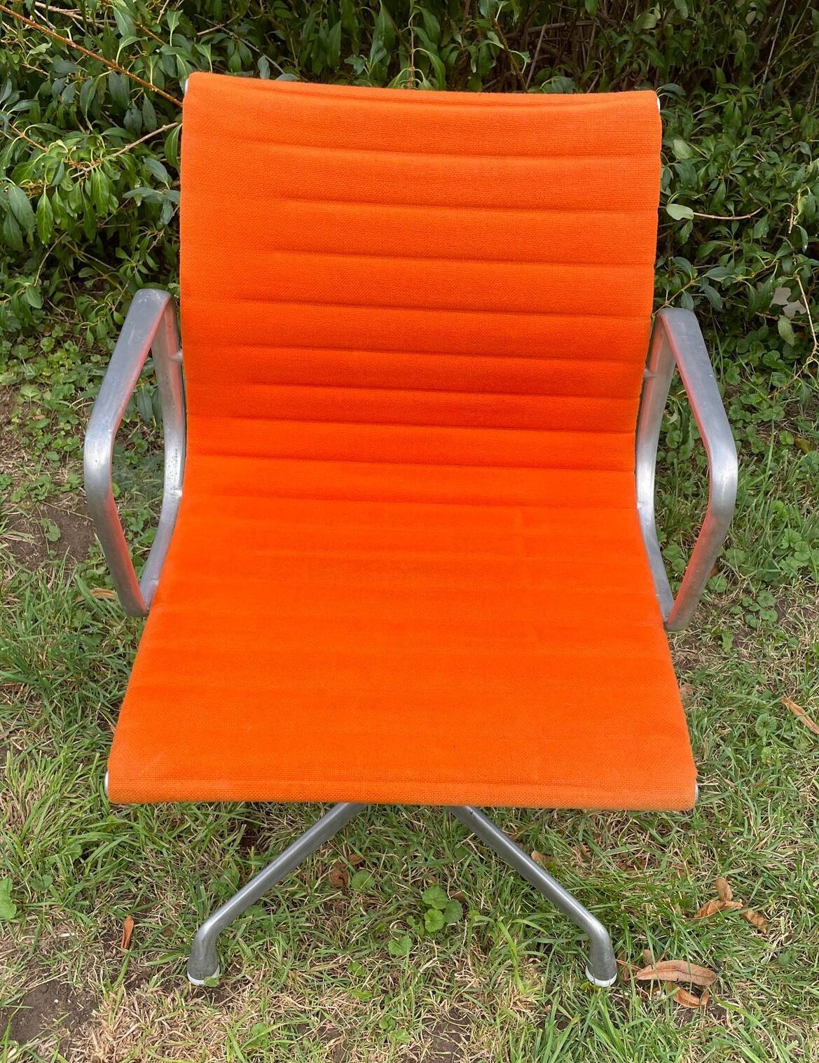 Vintage charles & ray eames design armchair for herman miller 1950 1960