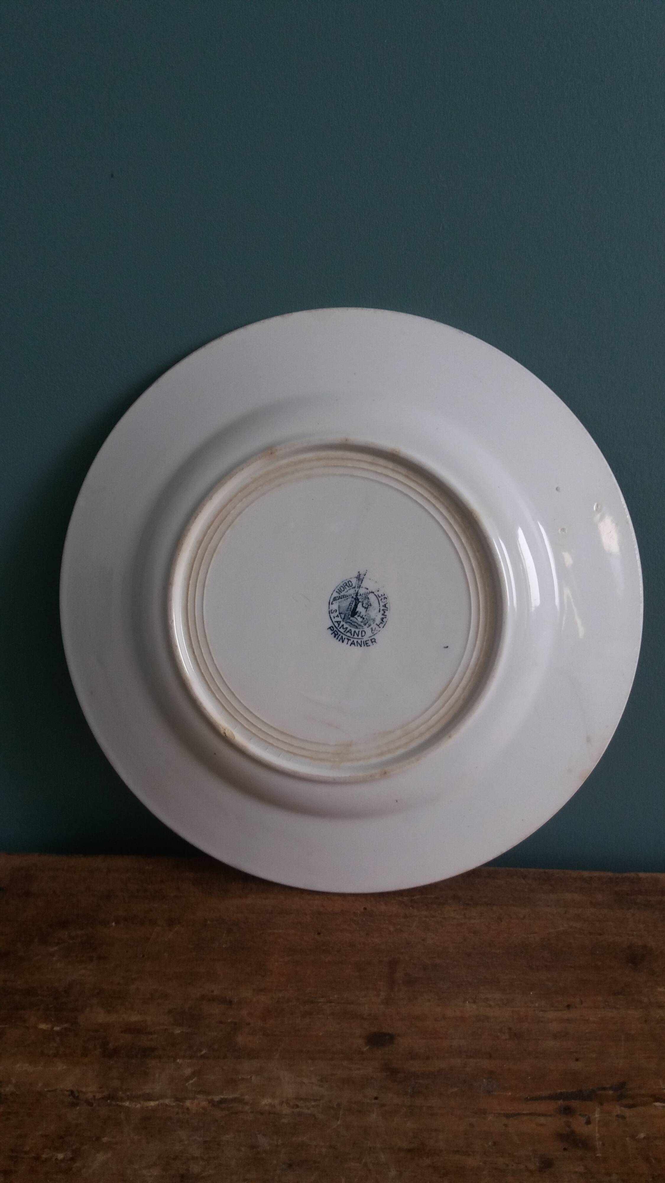 Flat plate from Saint-Amand and Hamage with Spring decoration.