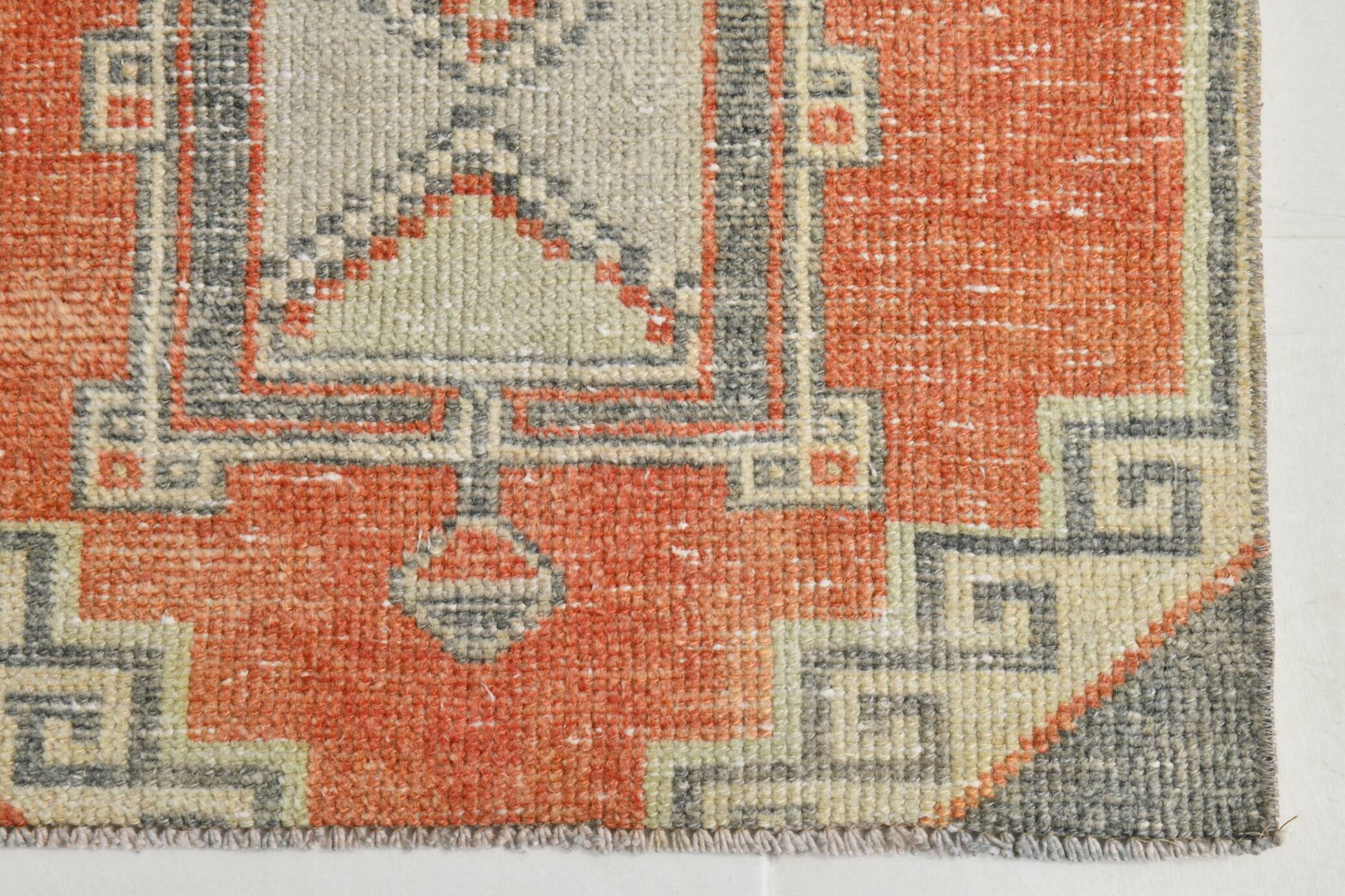 Tapis vintage orange et gris de petite taille 2x3