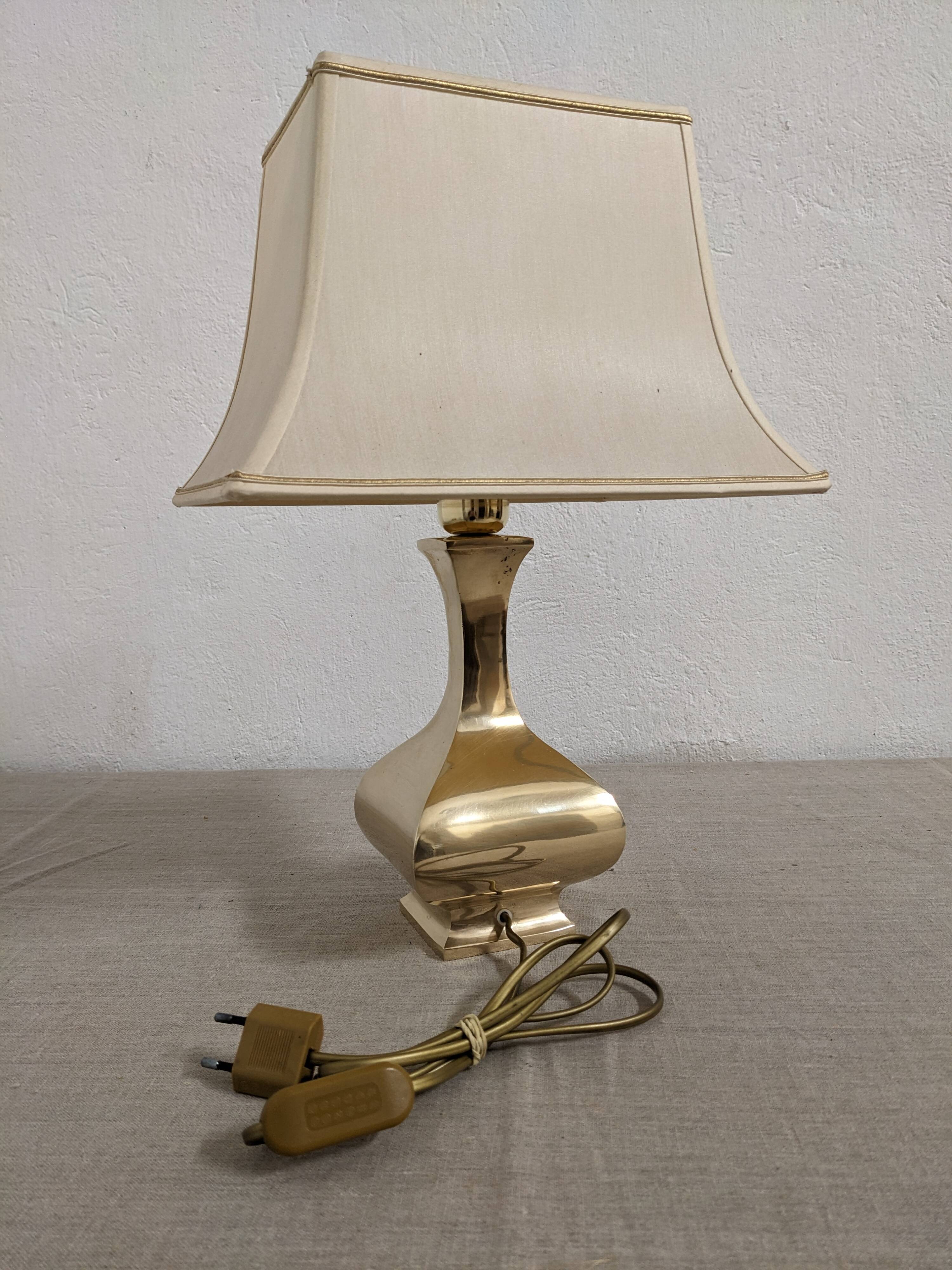 Hollywood Regency lamp in brass by Ciangiacomo design, Italy circa 1970.