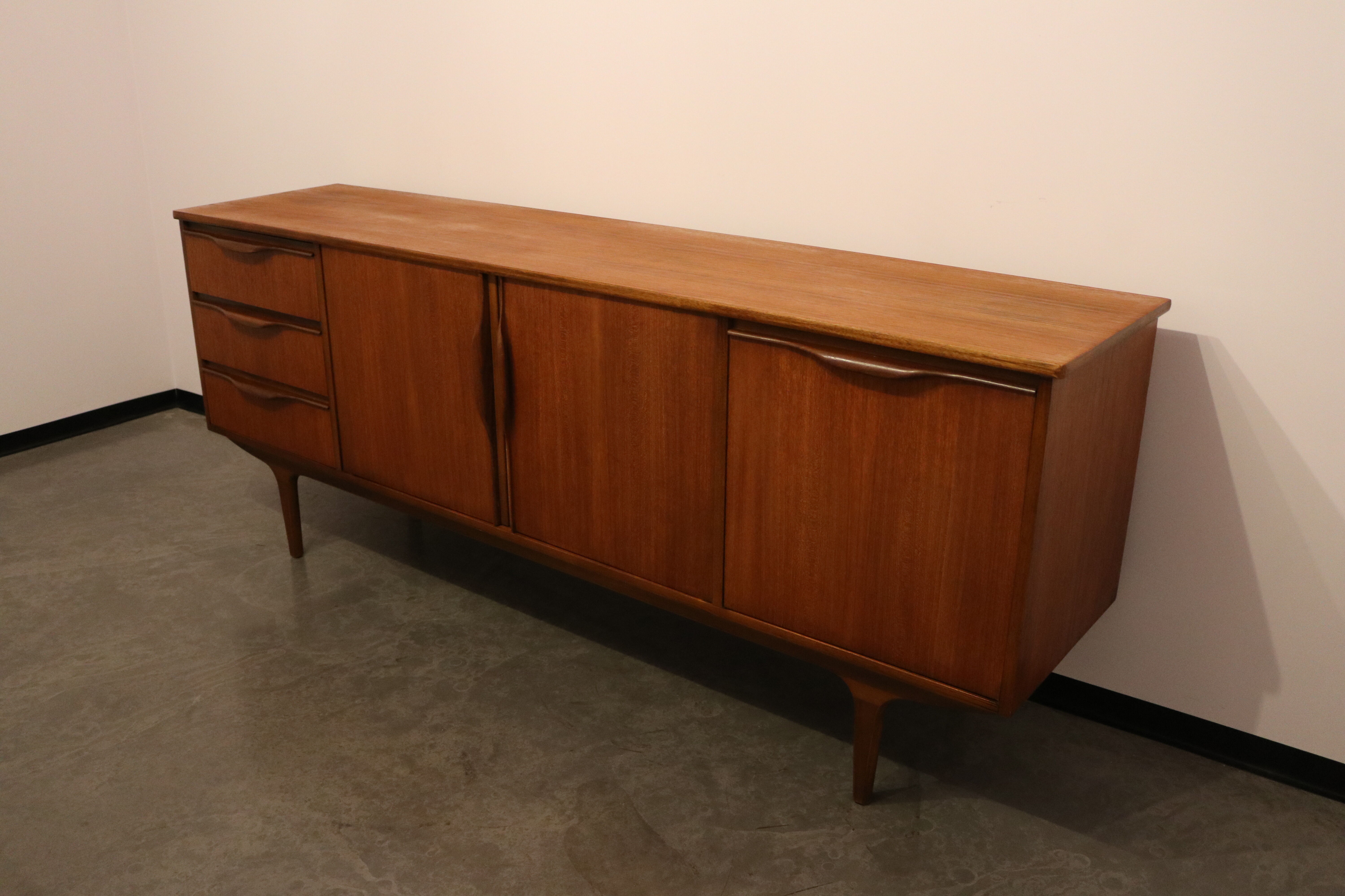 Sideboard in teak with built-in bar, Mcintosch - Scotland - 1960's