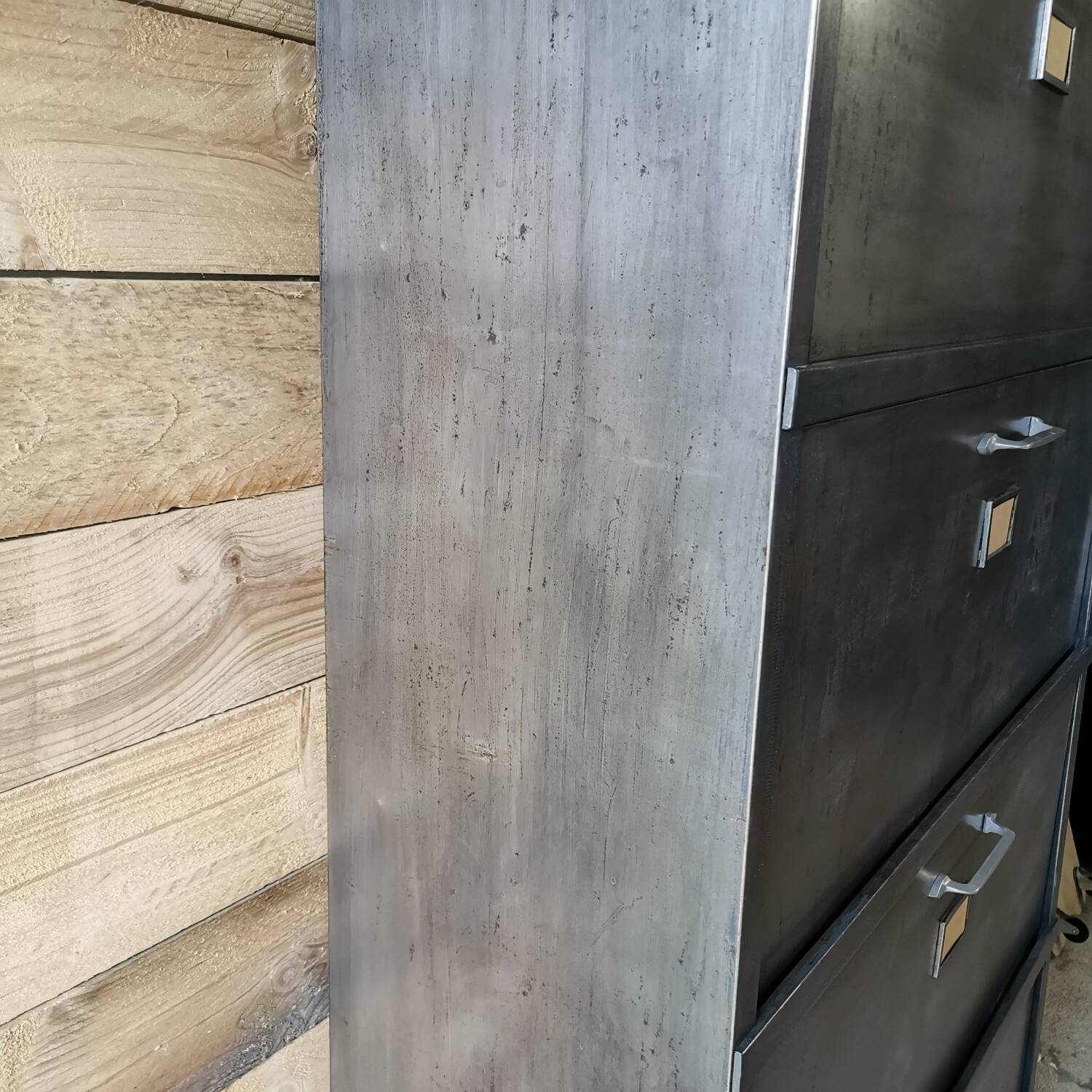 Meuble de métier à clapet basculant