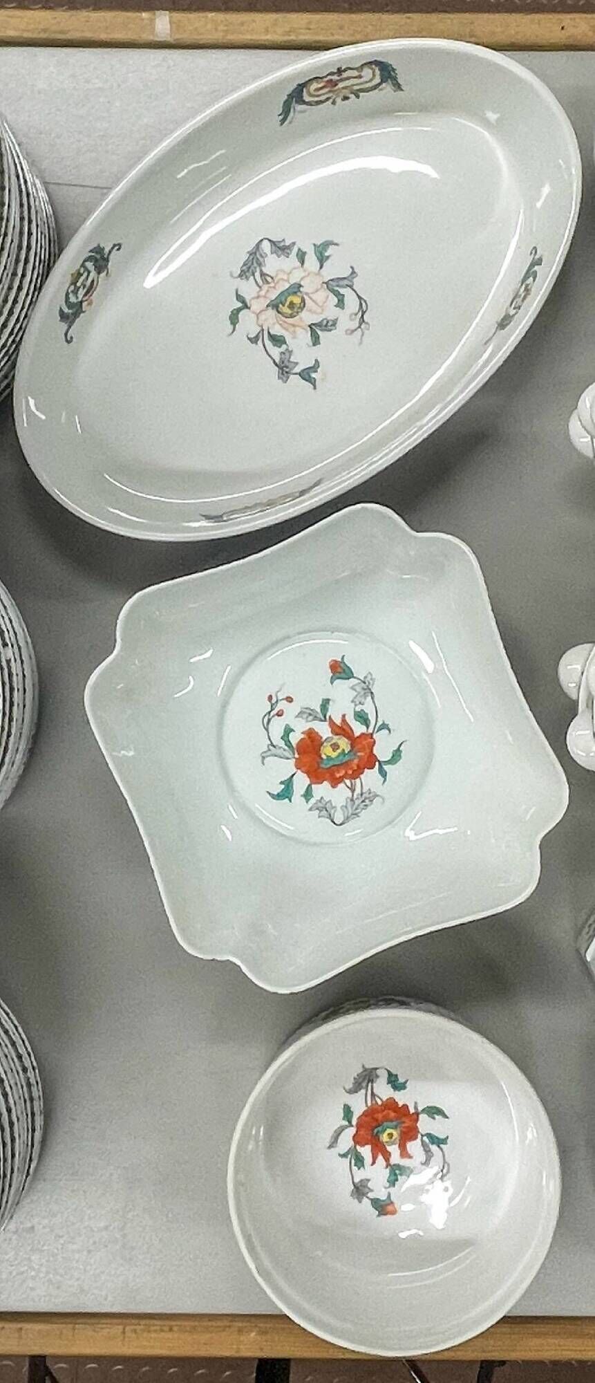 Set of 3 porcelain dishes from Paris, Poppy decoration model.