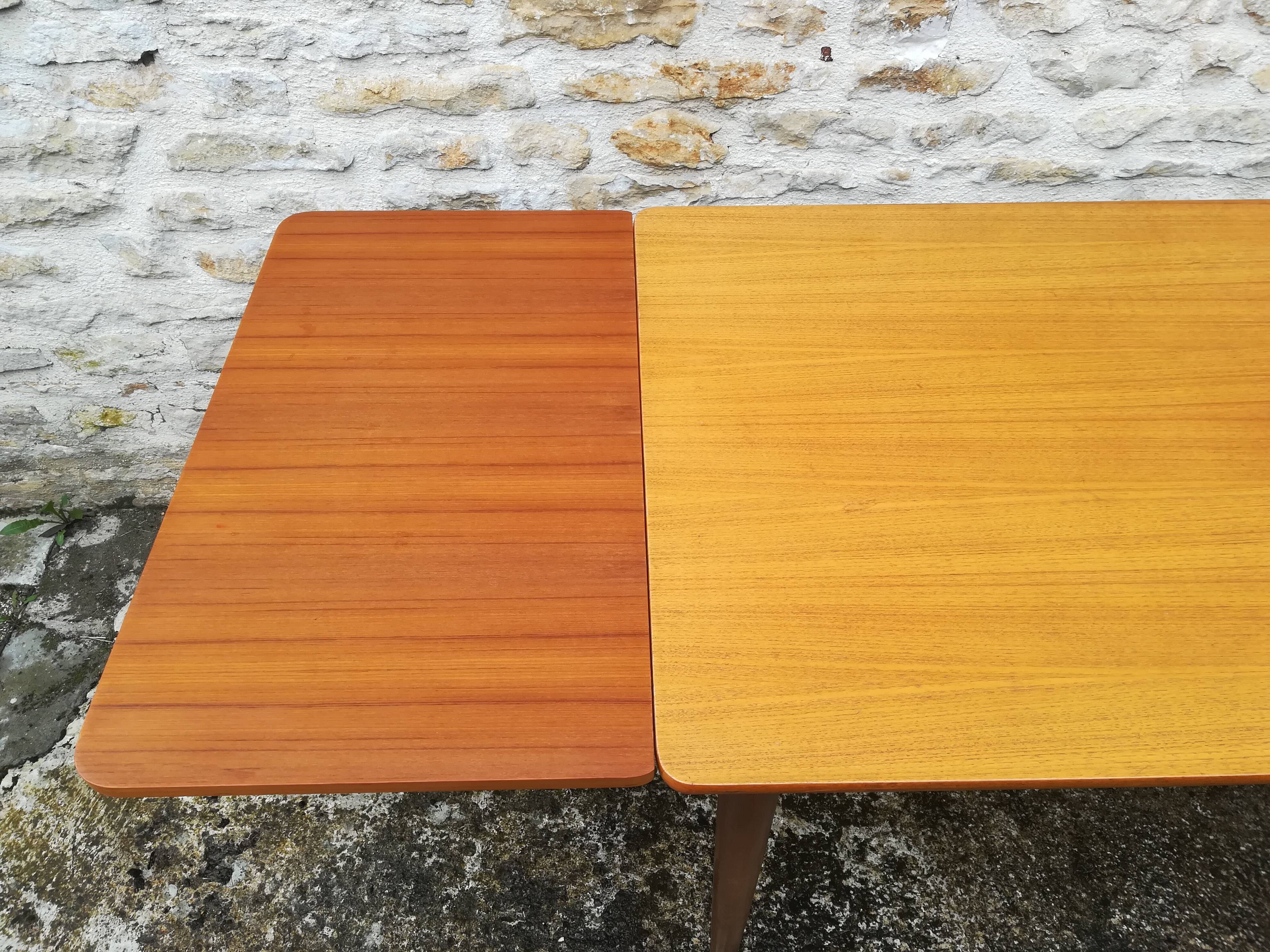 Scandinavian table with two extensions