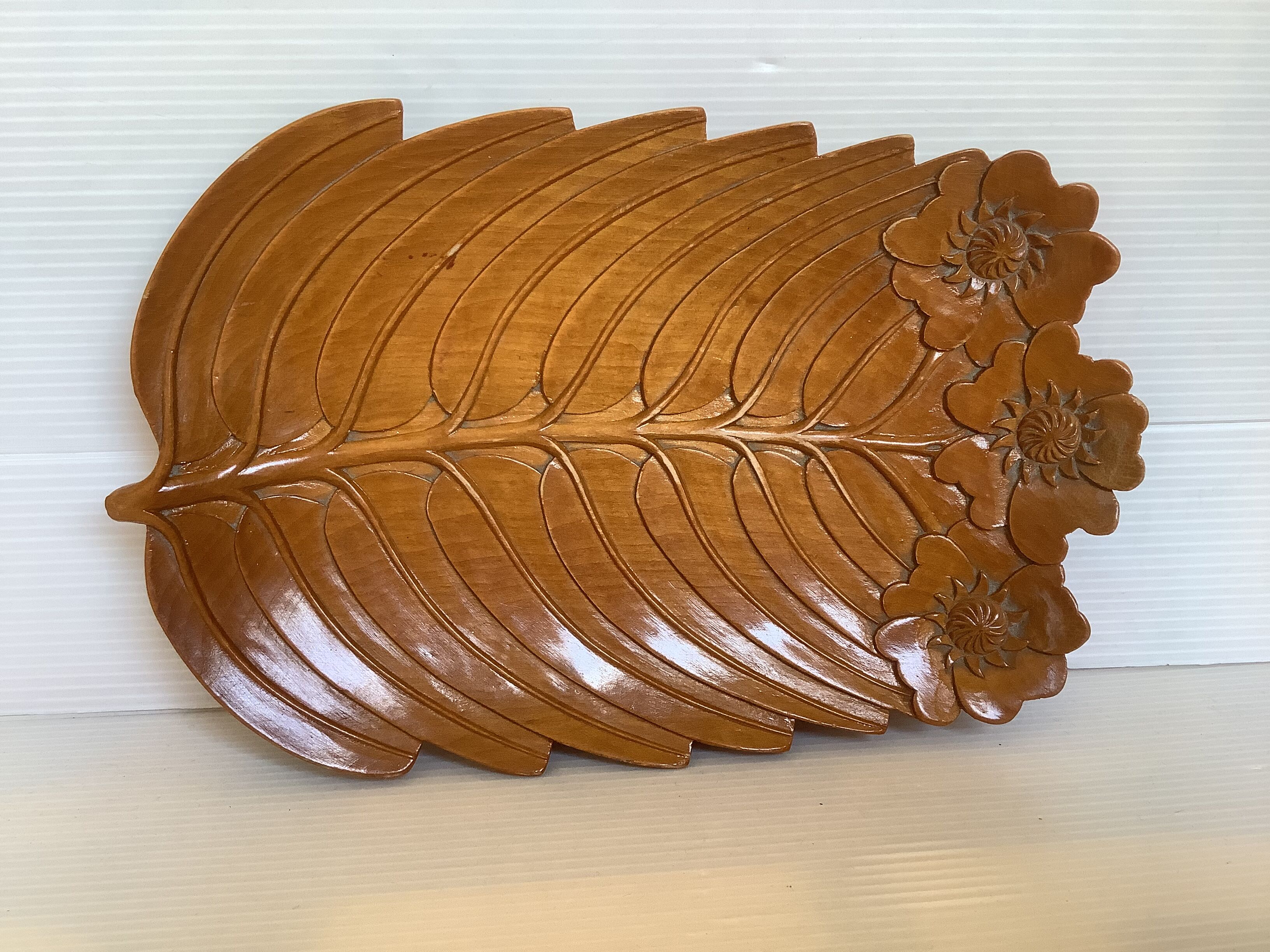 Empty pocket trio of flowers and their wooden foliage