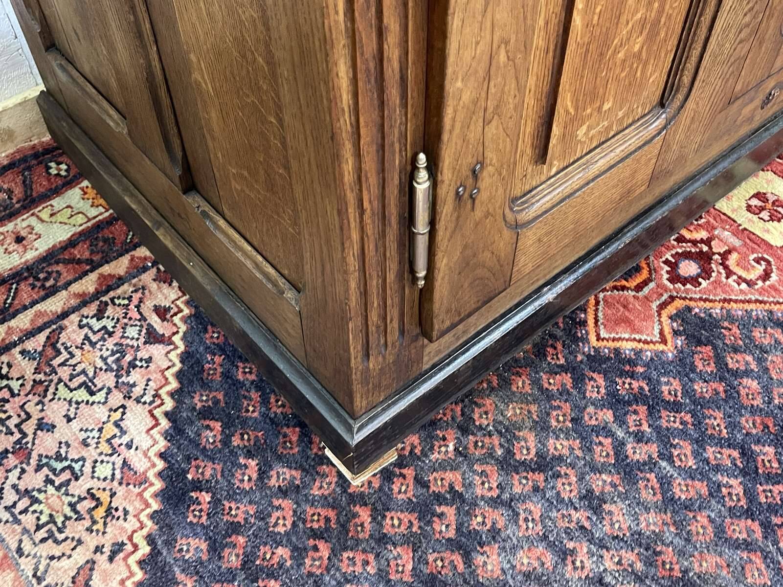 Glacière début XXème en chêne et dessus marbre