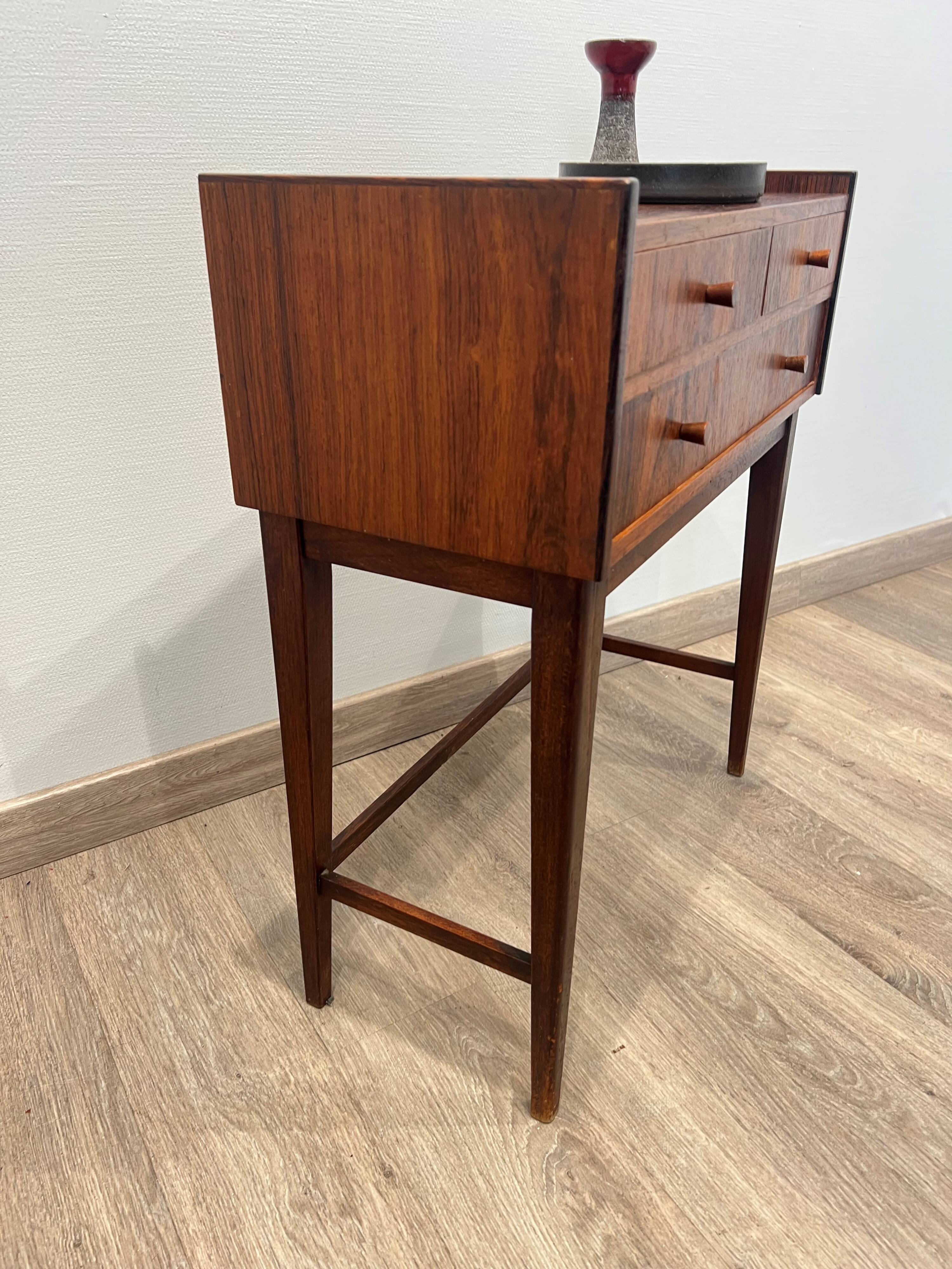 3-drawer commode in Rio rosewood, origin Denmark.
